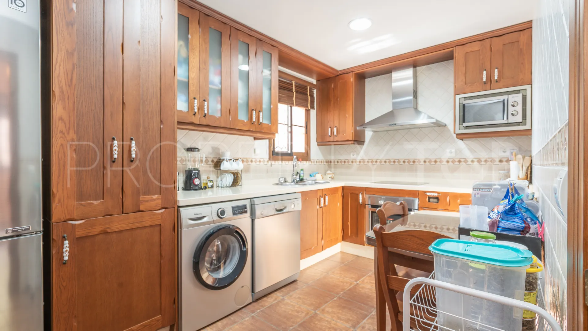 Villa for sale in Altos de Estepona with 8 bedrooms