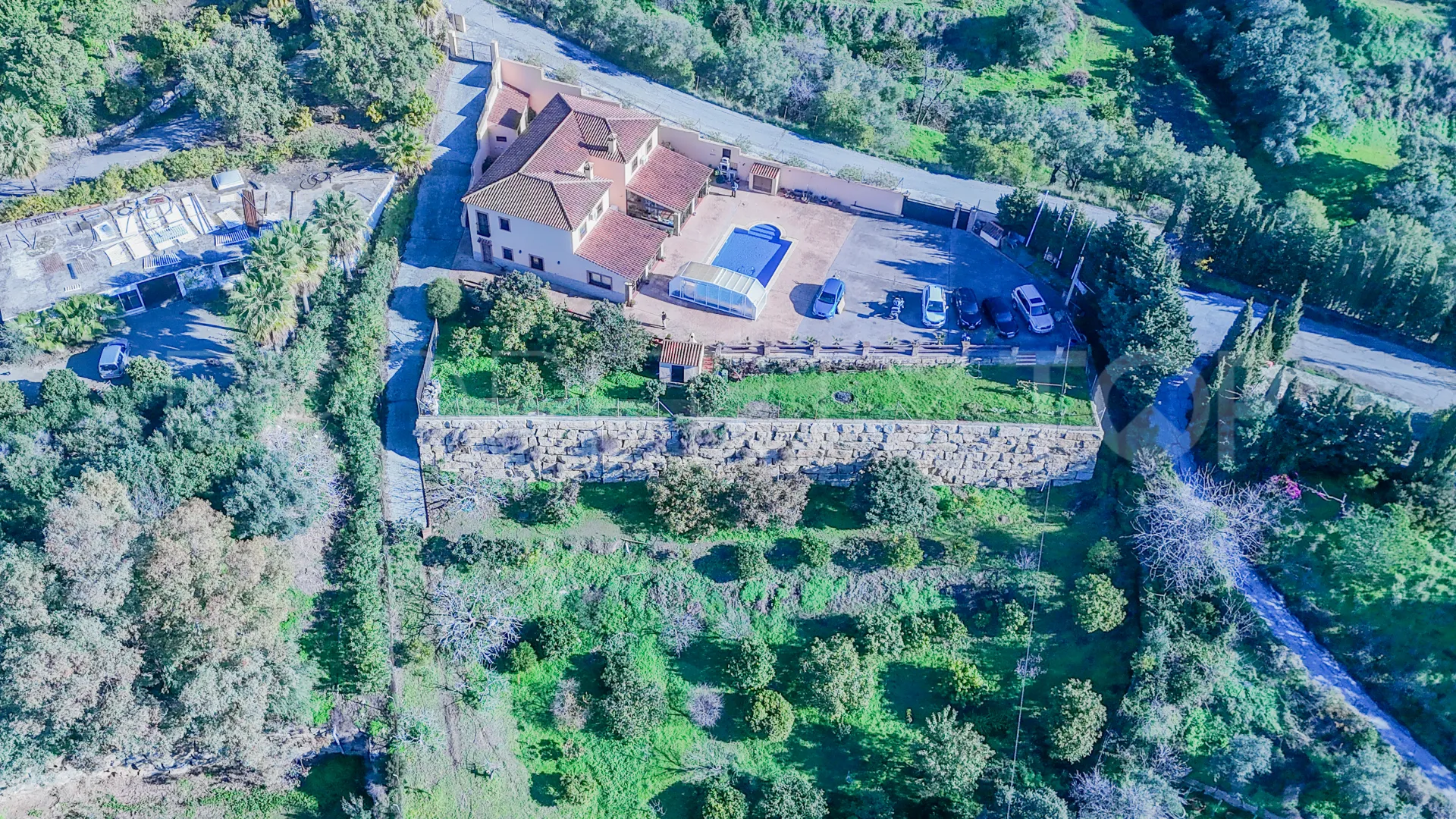 Villa for sale in Altos de Estepona with 8 bedrooms