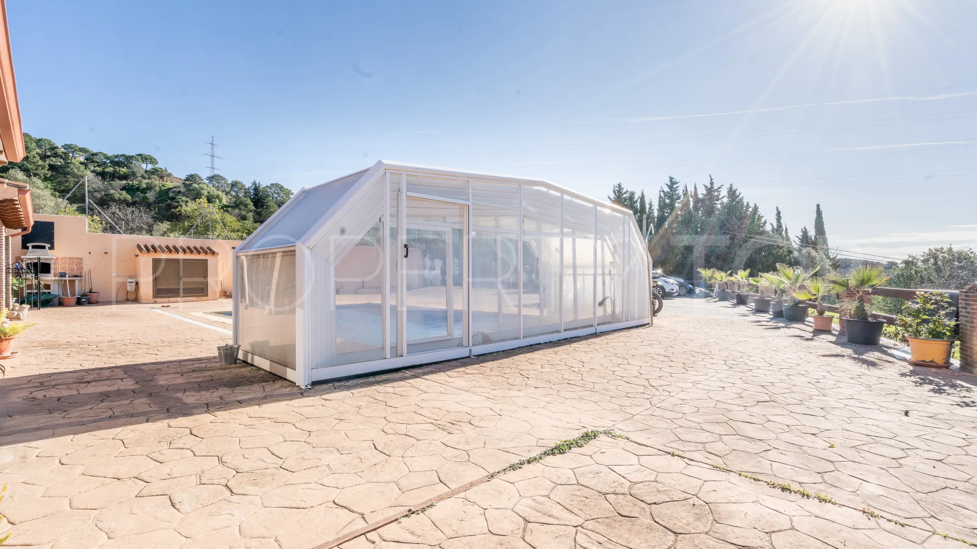 Villa for sale in Altos de Estepona with 8 bedrooms