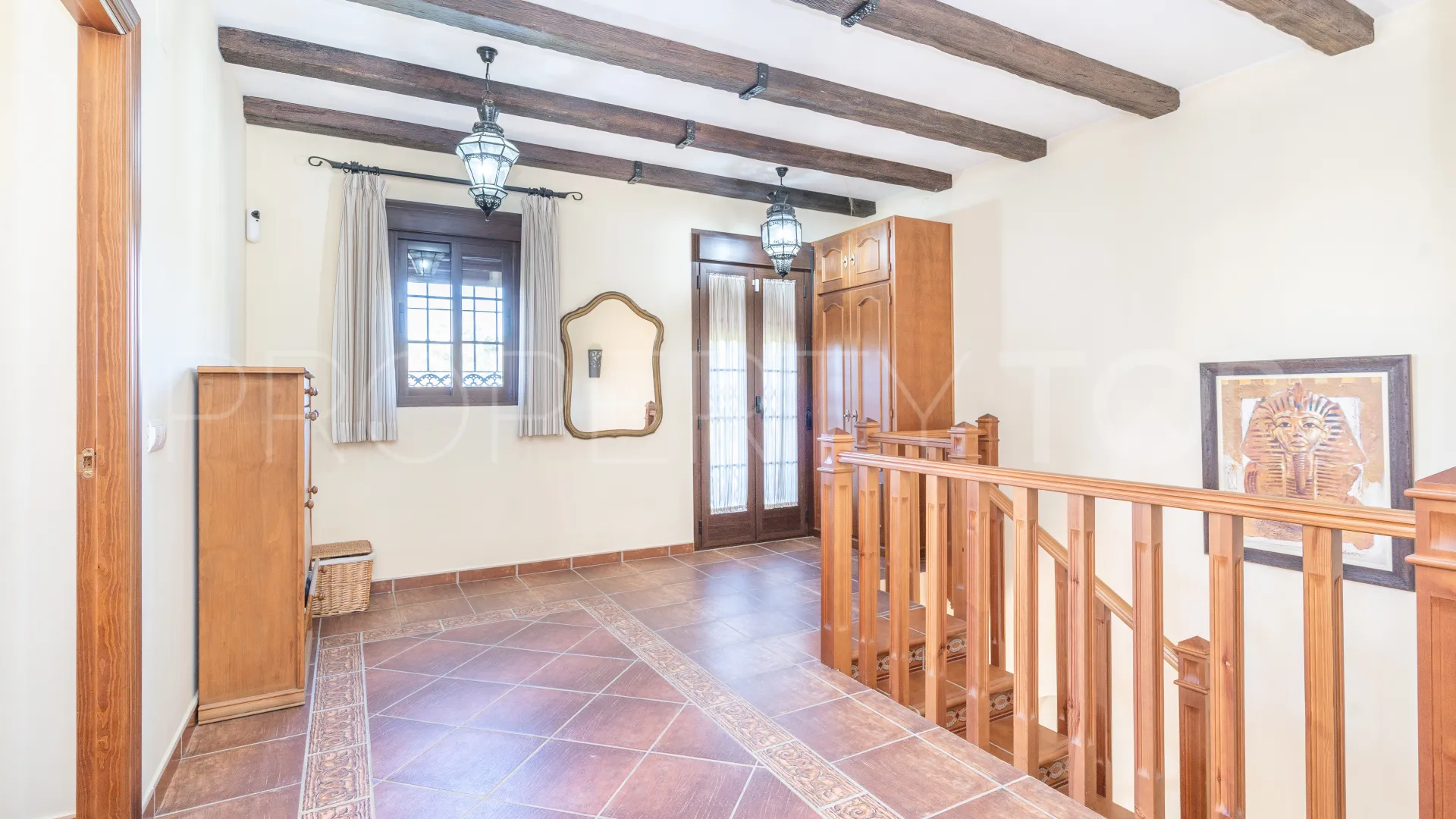 Villa for sale in Altos de Estepona with 8 bedrooms