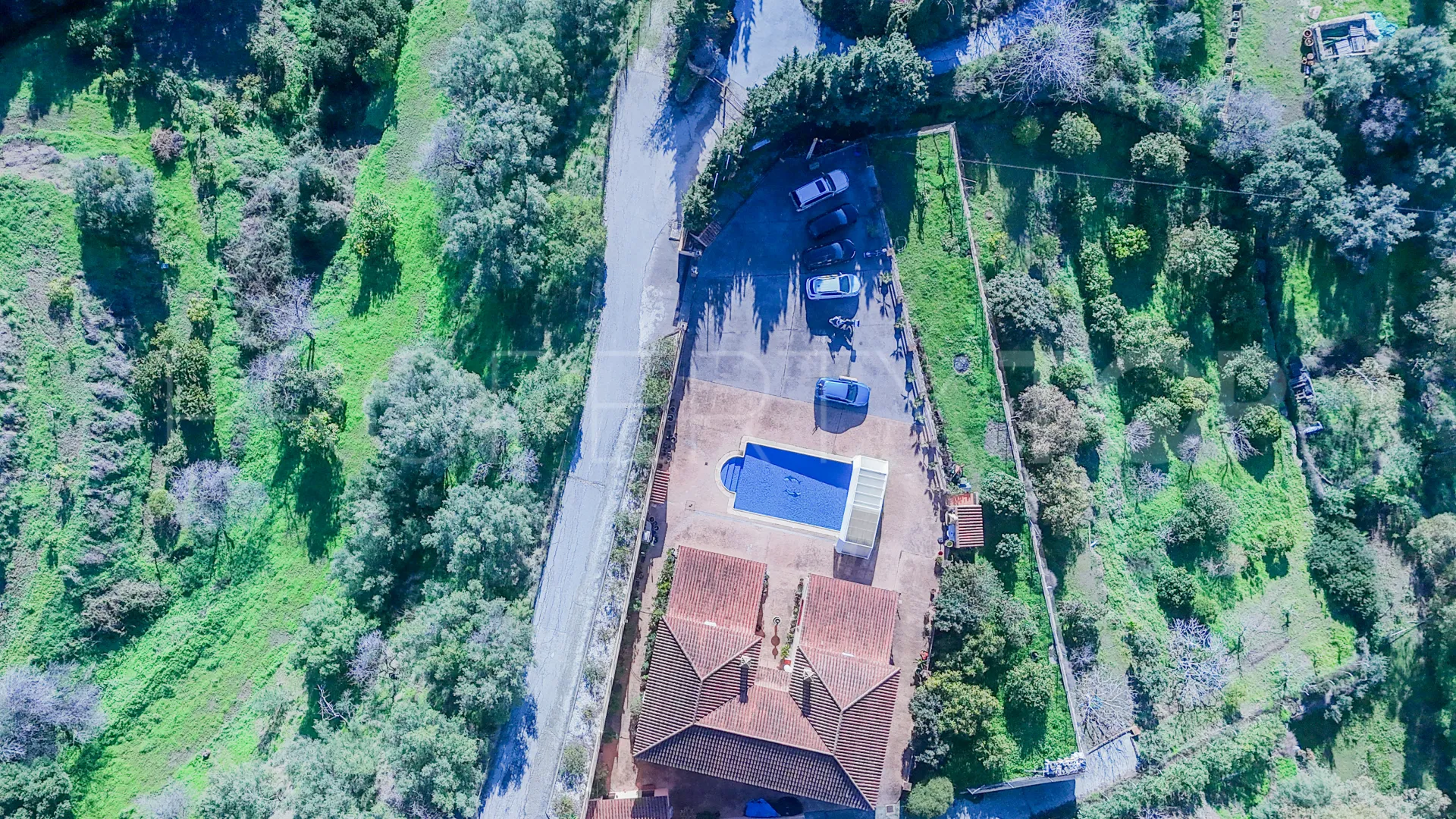 Villa for sale in Altos de Estepona with 8 bedrooms