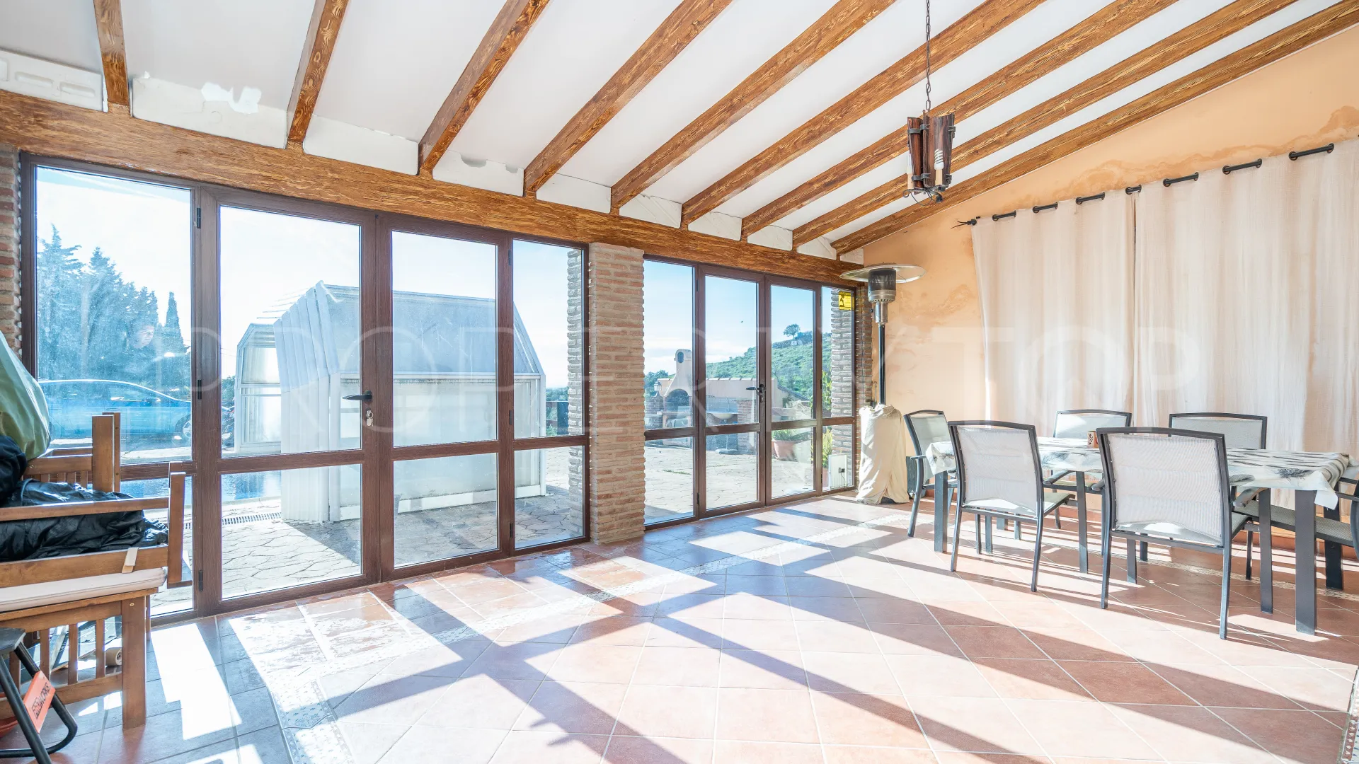 Villa for sale in Altos de Estepona with 8 bedrooms
