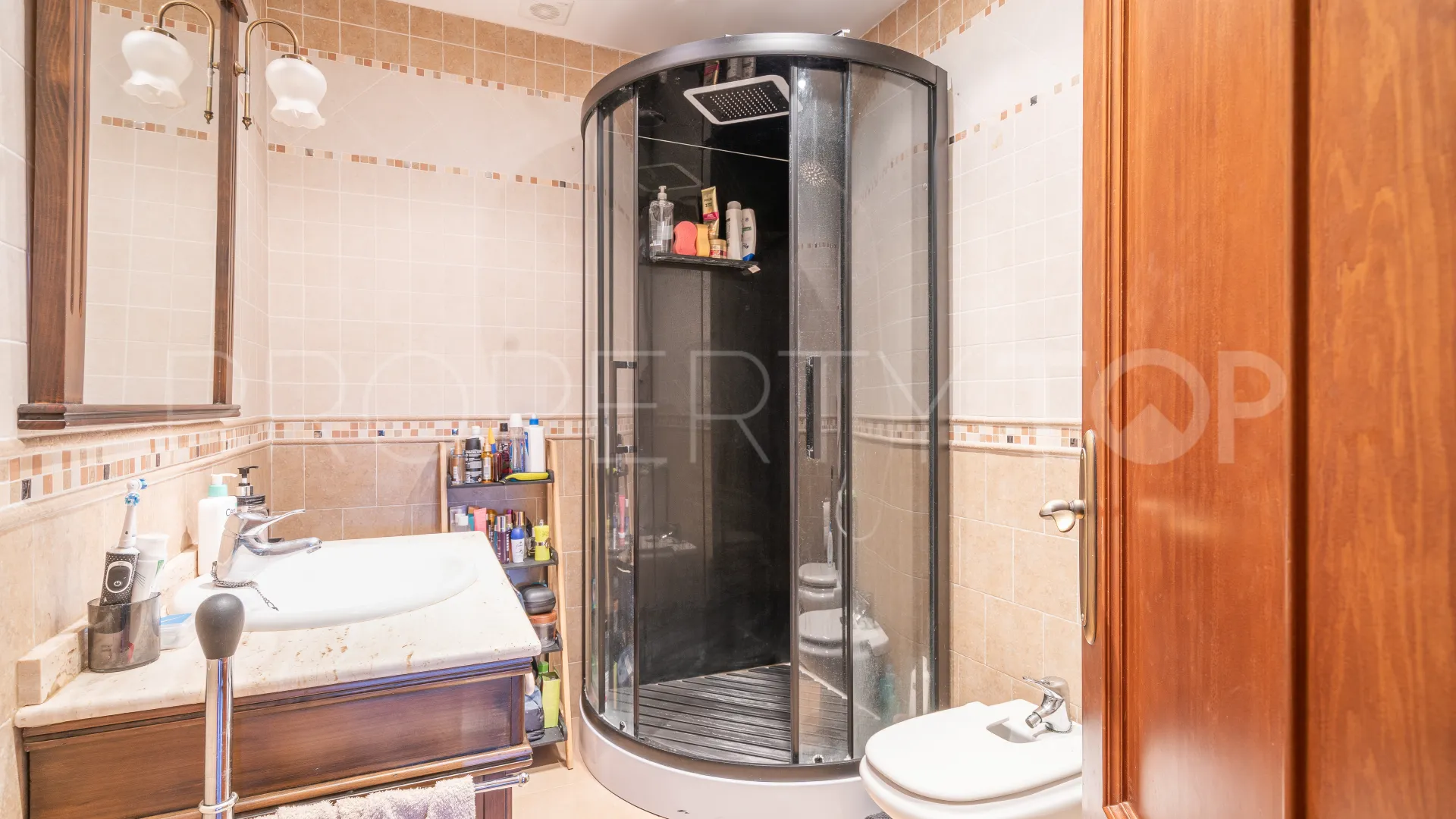 Villa for sale in Altos de Estepona with 8 bedrooms