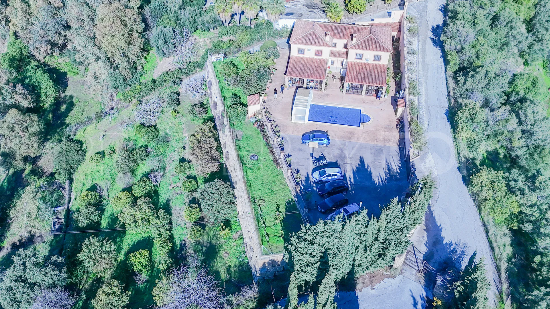 Villa for sale in Altos de Estepona with 8 bedrooms