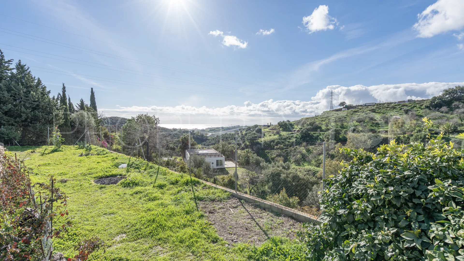 Villa for sale in Altos de Estepona with 8 bedrooms