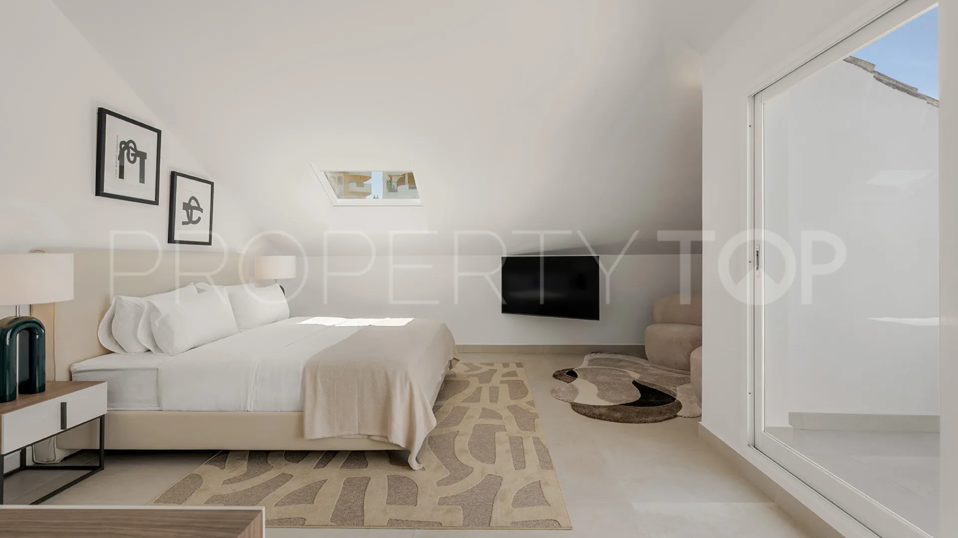 Ático en venta con 3 dormitorios en Nueva Andalucia