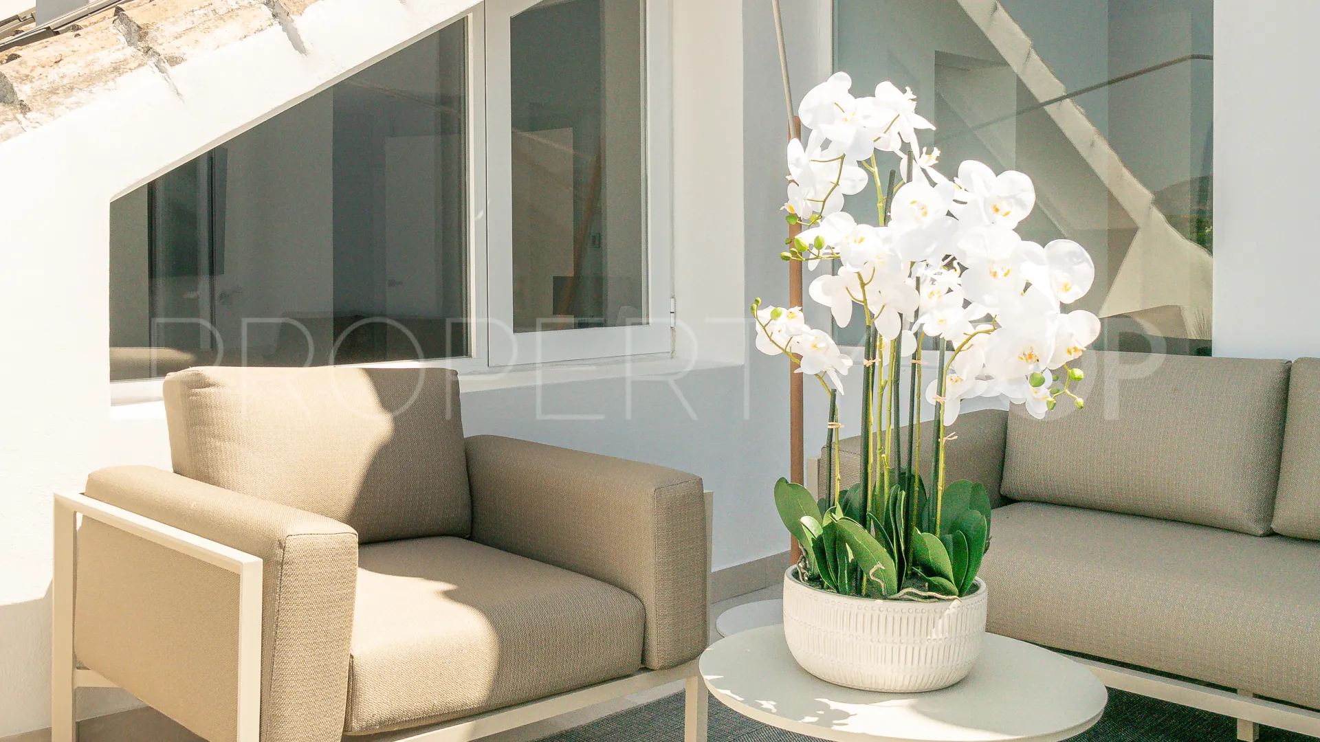 Penthouse for sale in Nueva Andalucia with 3 bedrooms