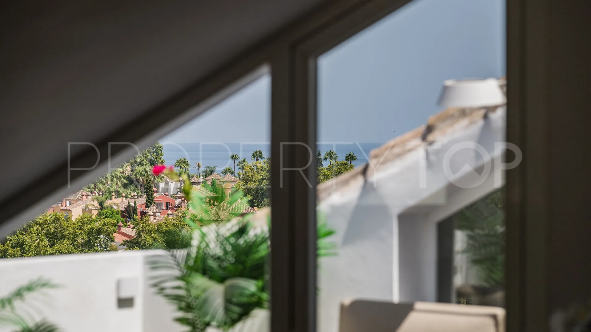 Ático en venta con 3 dormitorios en Nueva Andalucia