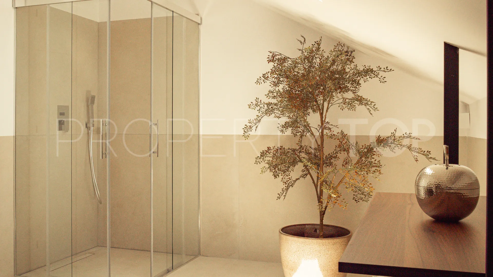Penthouse for sale in Nueva Andalucia with 3 bedrooms