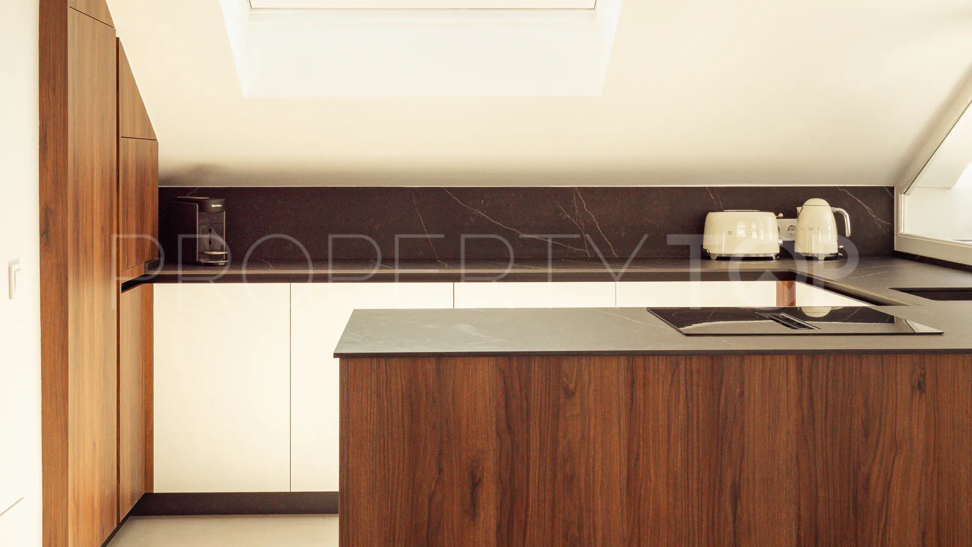 Penthouse for sale in Nueva Andalucia with 3 bedrooms