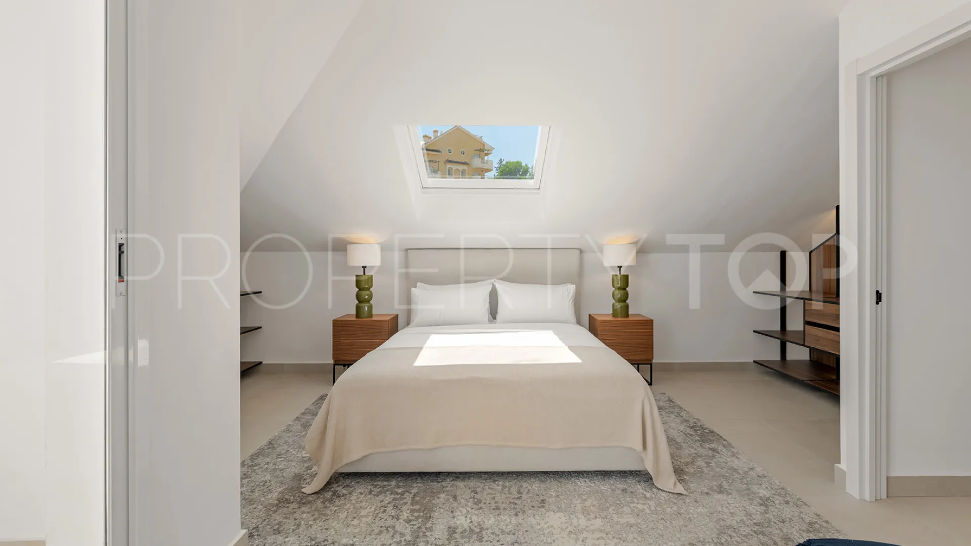 Ático en venta con 3 dormitorios en Nueva Andalucia