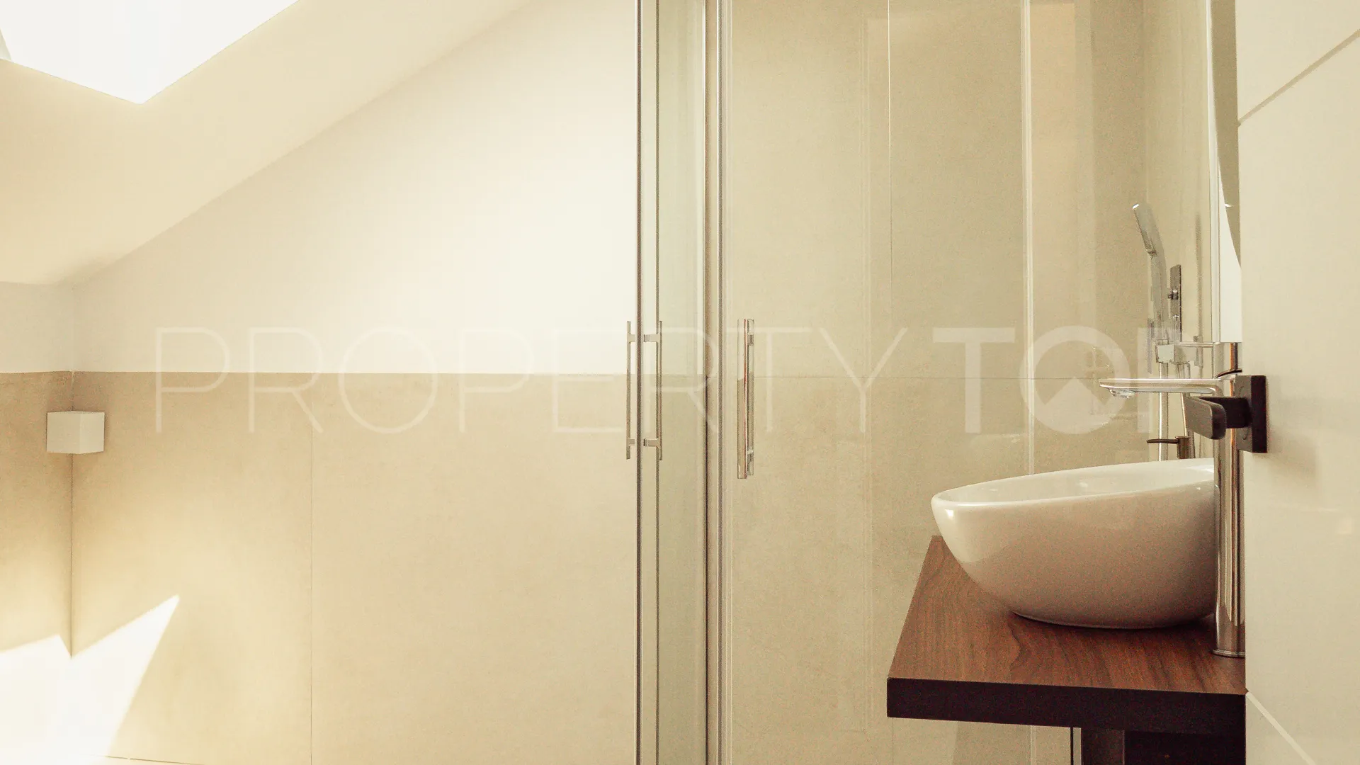 Penthouse for sale in Nueva Andalucia with 3 bedrooms