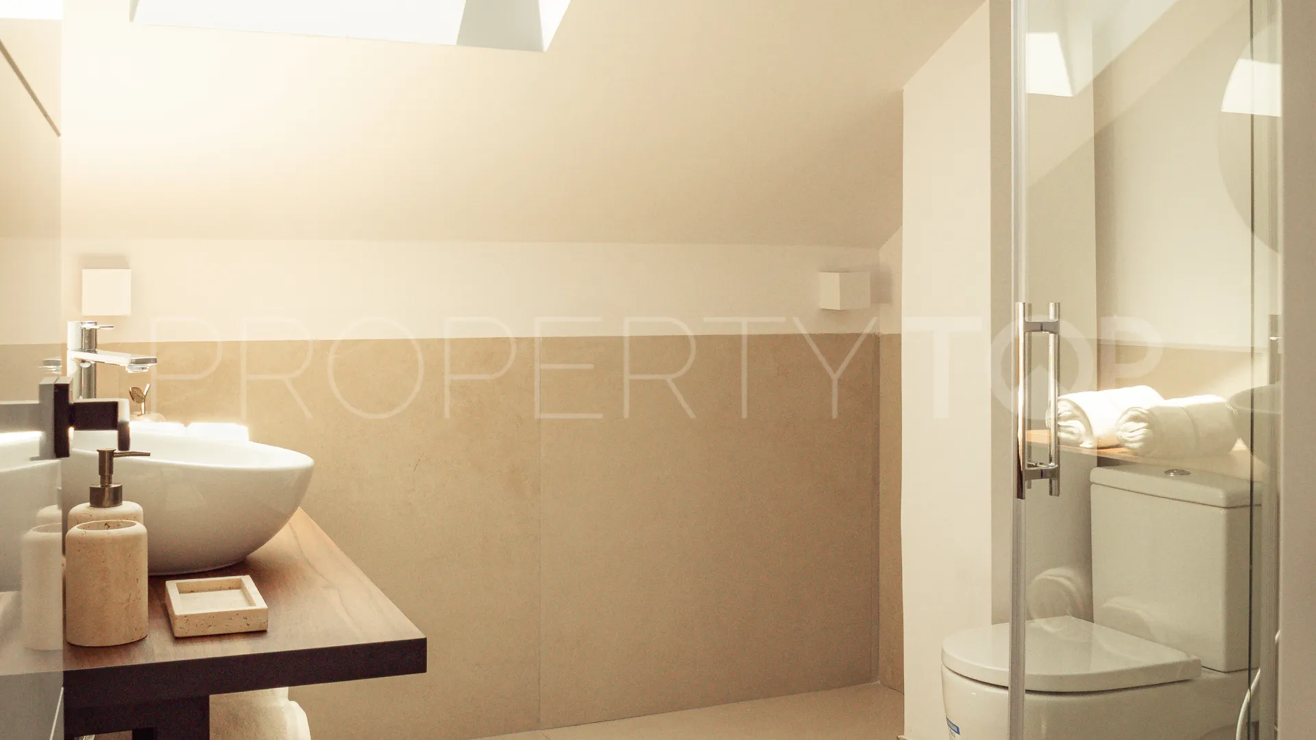 Penthouse for sale in Nueva Andalucia with 3 bedrooms