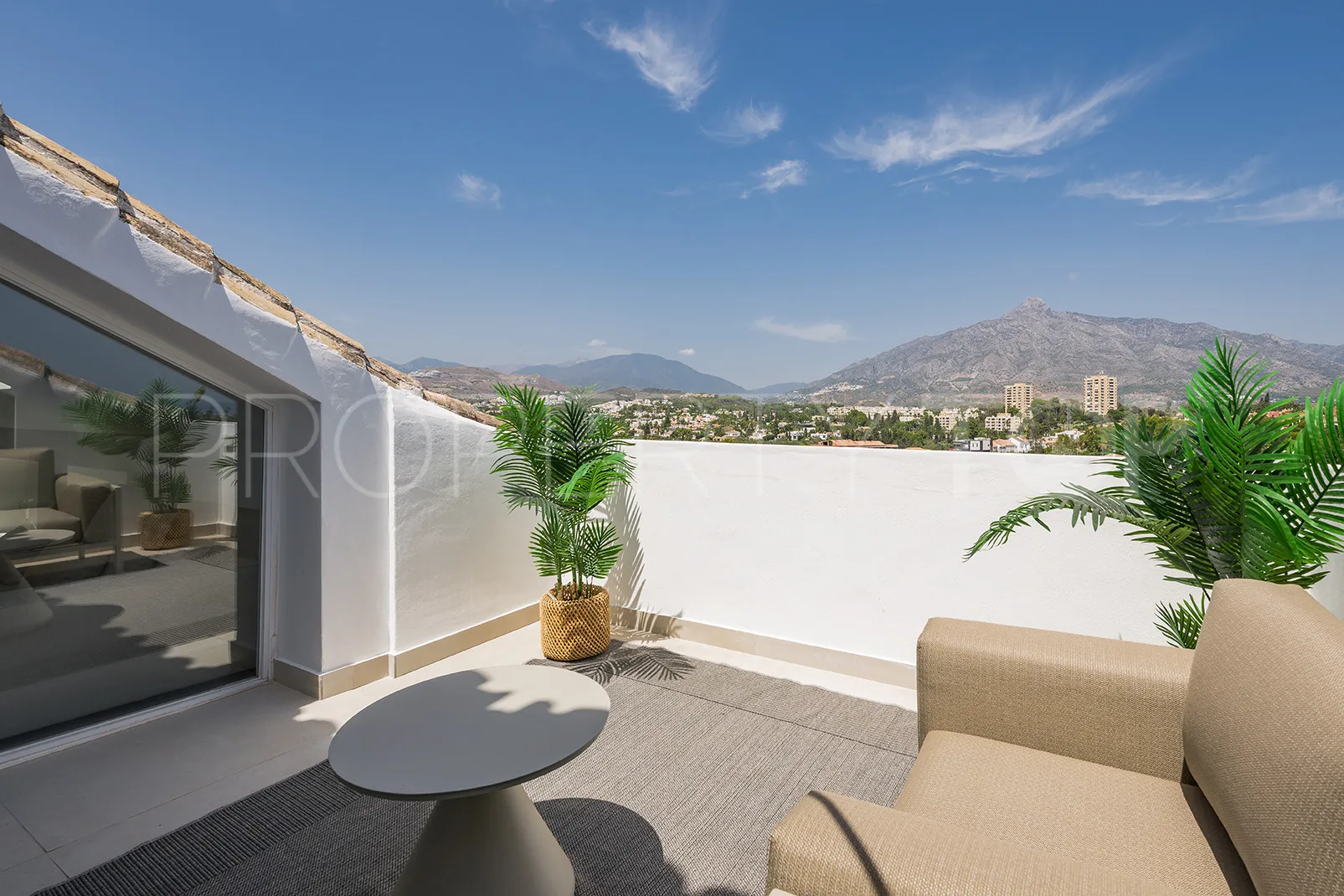Ático en venta con 3 dormitorios en Nueva Andalucia