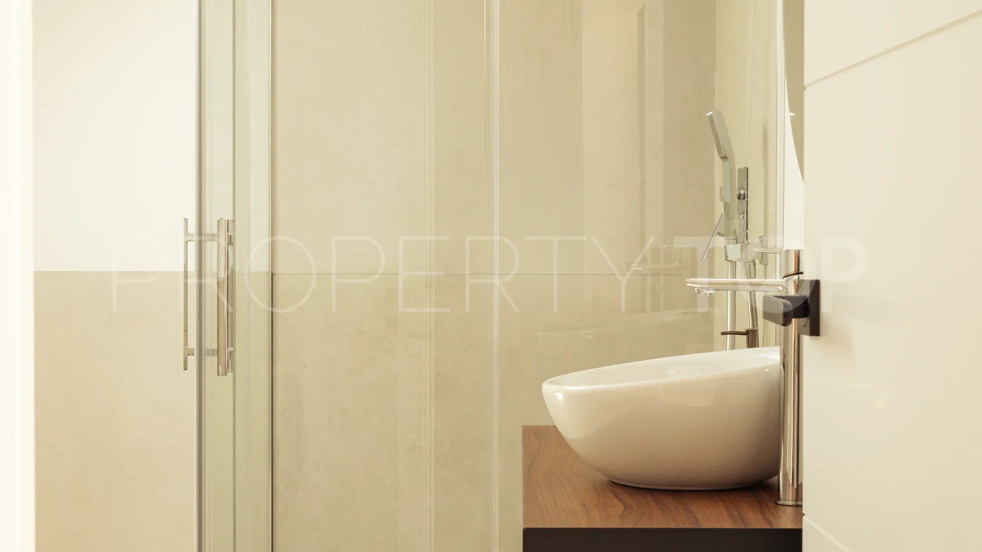 Penthouse for sale in Nueva Andalucia with 3 bedrooms