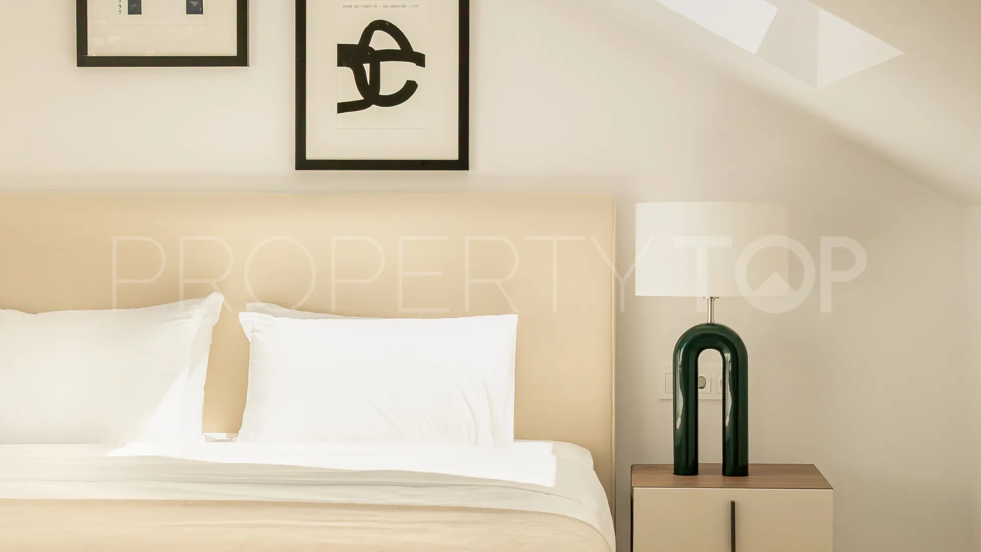 Penthouse for sale in Nueva Andalucia with 3 bedrooms