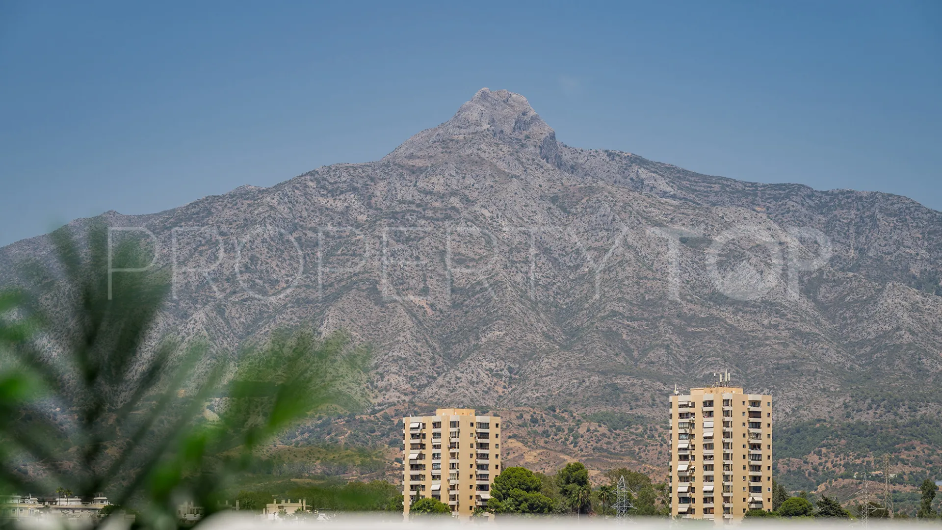 Ático en venta con 3 dormitorios en Nueva Andalucia