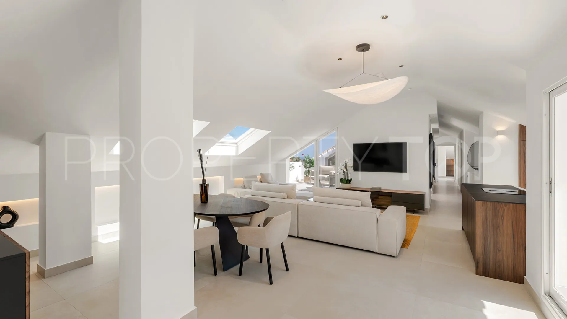 Ático en venta con 3 dormitorios en Nueva Andalucia
