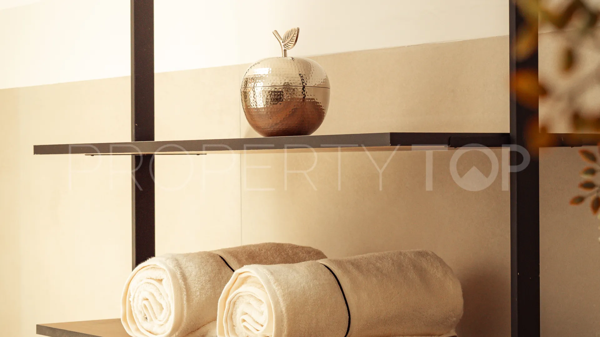 Penthouse for sale in Nueva Andalucia with 3 bedrooms