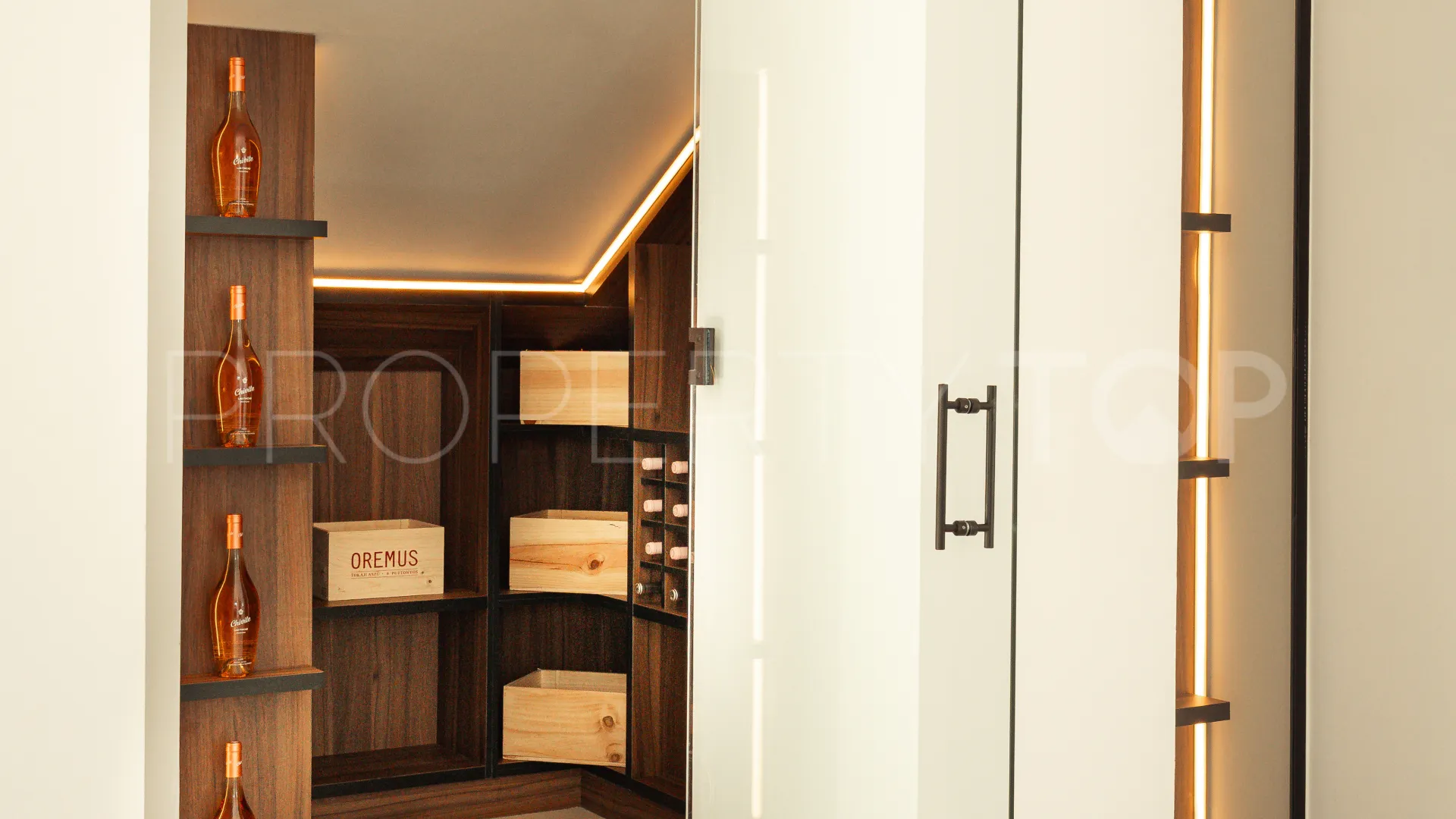 Penthouse for sale in Nueva Andalucia with 3 bedrooms