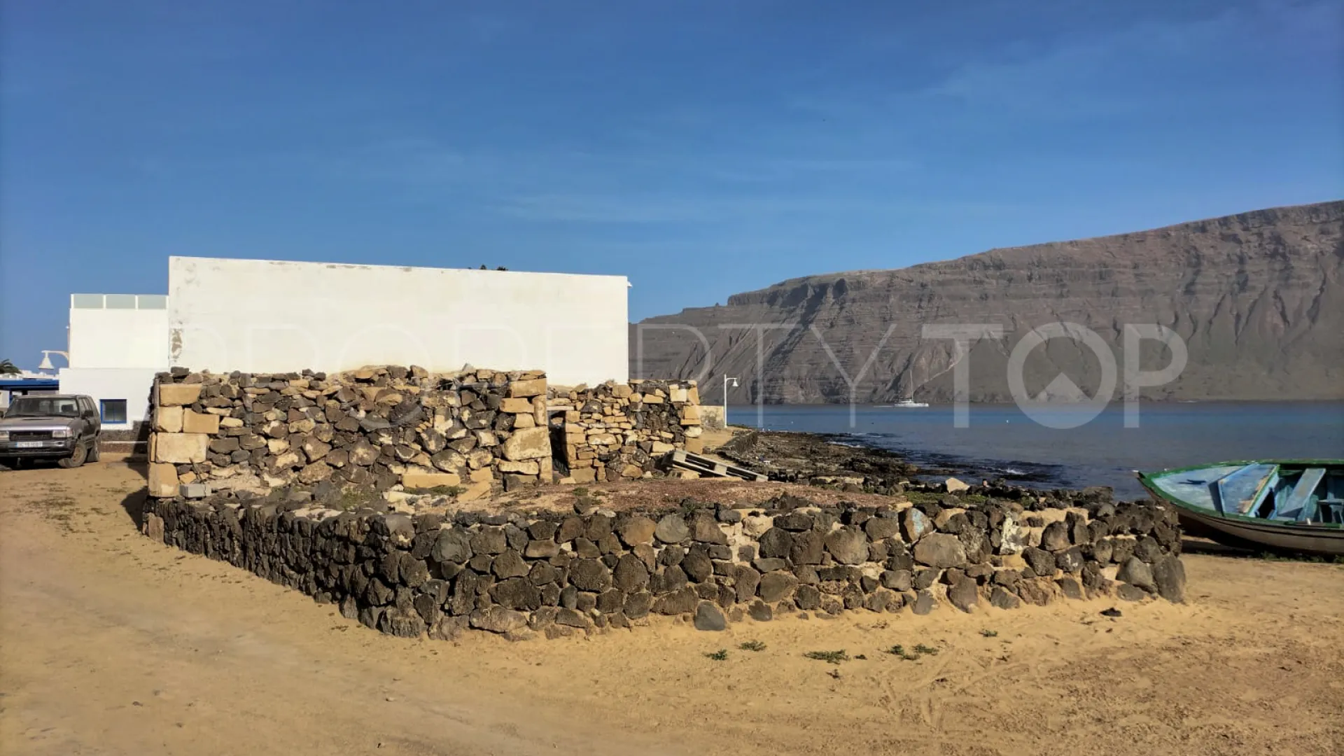 Buy house with 2 bedrooms in La Graciosa