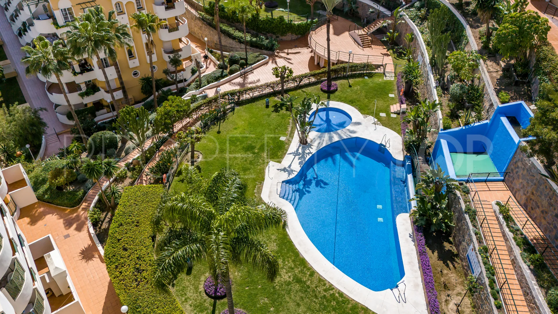 Comprar duplex planta baja de 3 dormitorios en Señorio de Aloha