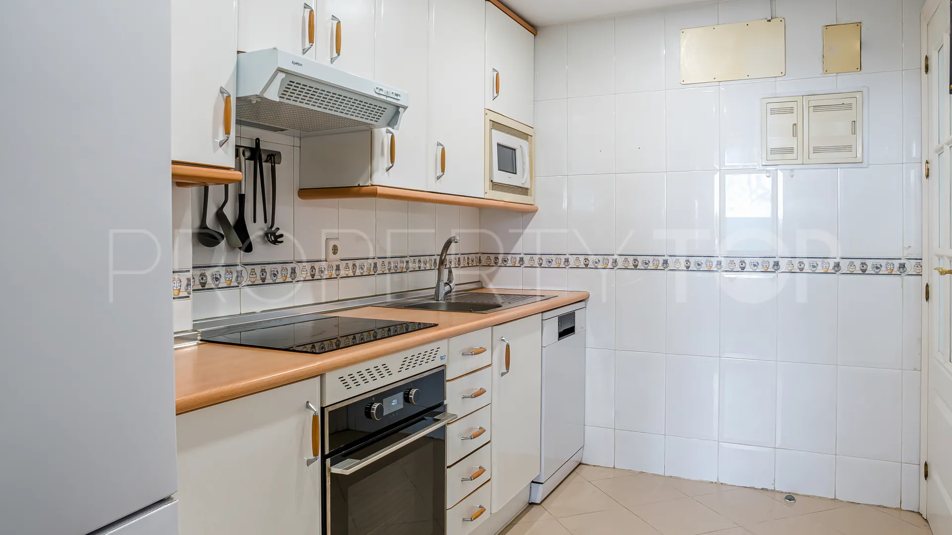 Comprar duplex planta baja de 3 dormitorios en Señorio de Aloha