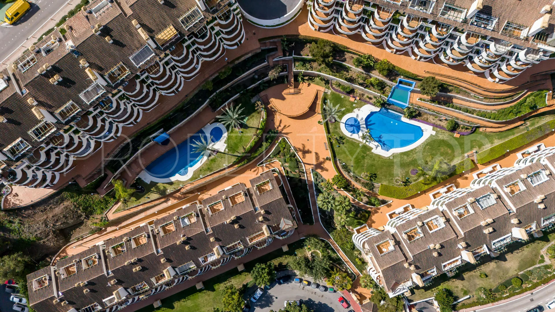 Comprar duplex planta baja de 3 dormitorios en Señorio de Aloha