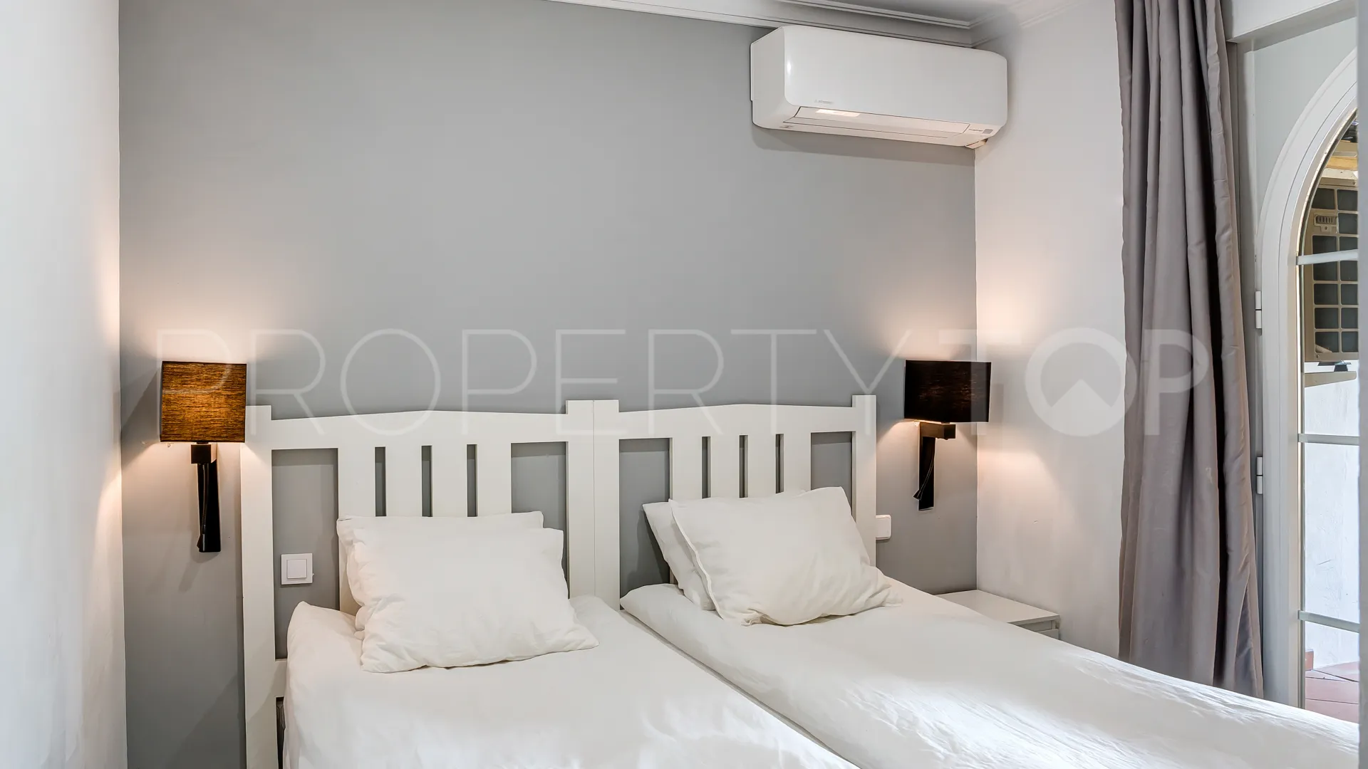Comprar duplex planta baja de 3 dormitorios en Señorio de Aloha