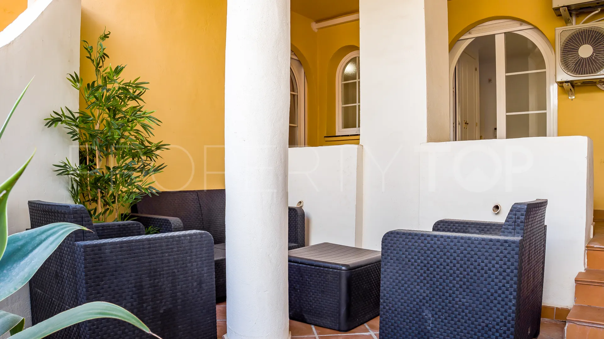 Comprar duplex planta baja de 3 dormitorios en Señorio de Aloha