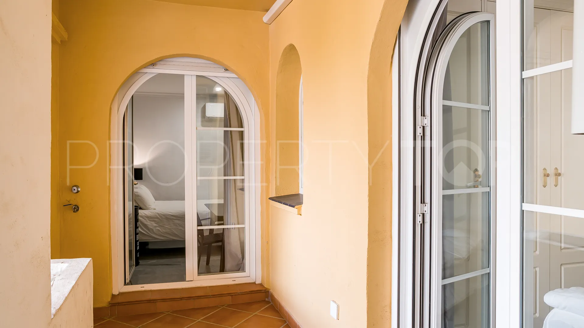 Comprar duplex planta baja de 3 dormitorios en Señorio de Aloha