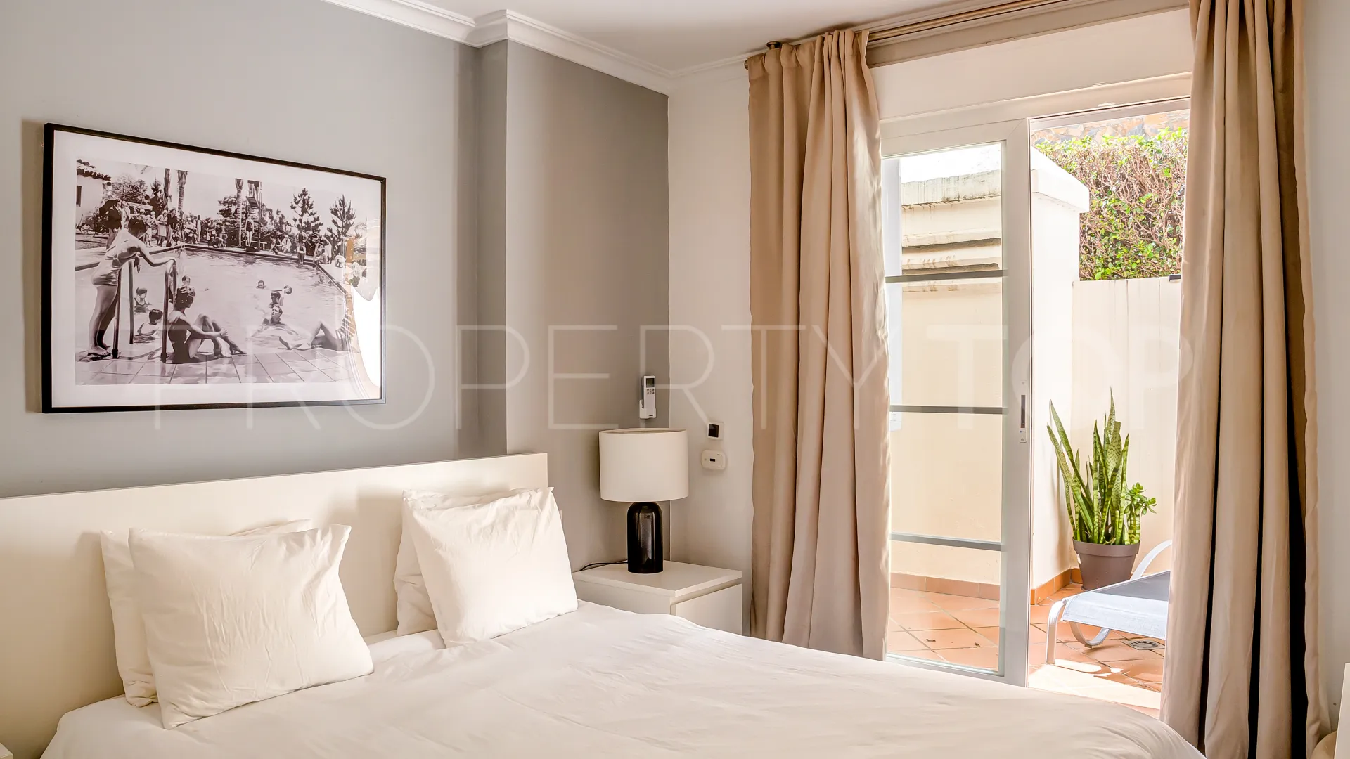 Comprar duplex planta baja de 3 dormitorios en Señorio de Aloha