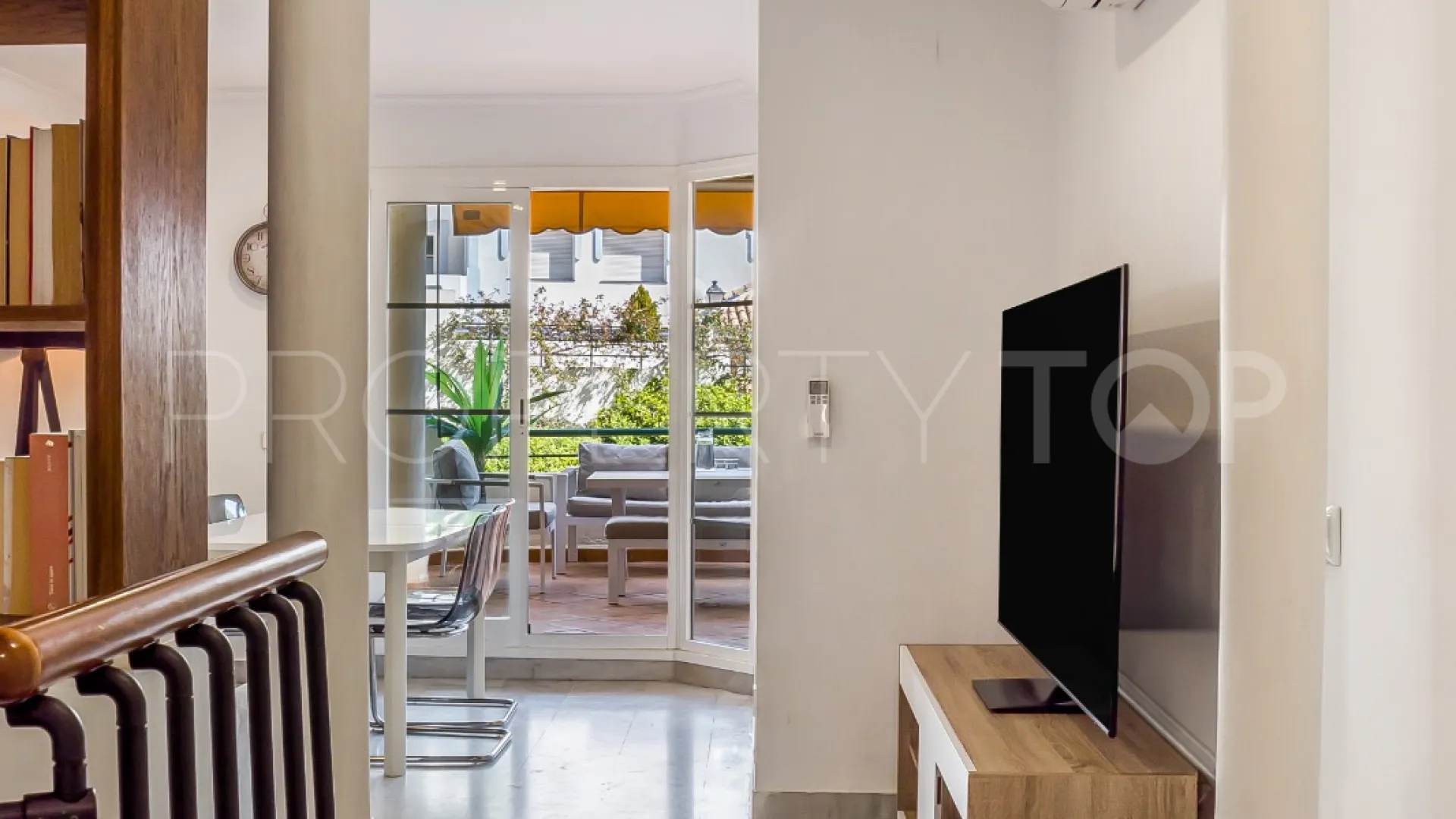 Comprar duplex planta baja de 3 dormitorios en Señorio de Aloha