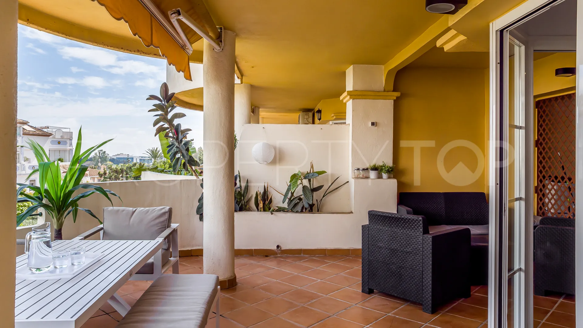 Comprar duplex planta baja de 3 dormitorios en Señorio de Aloha