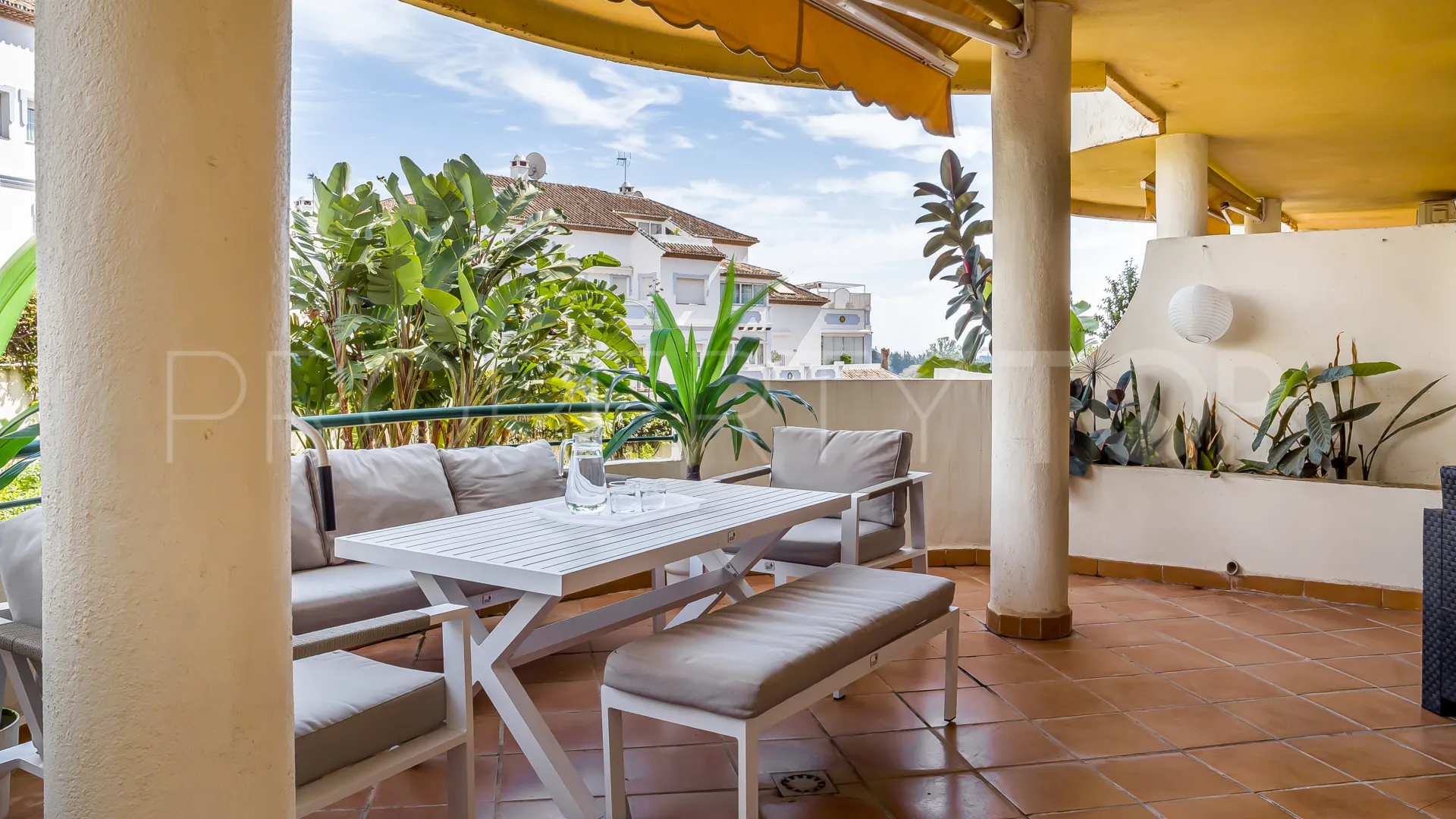Comprar duplex planta baja de 3 dormitorios en Señorio de Aloha