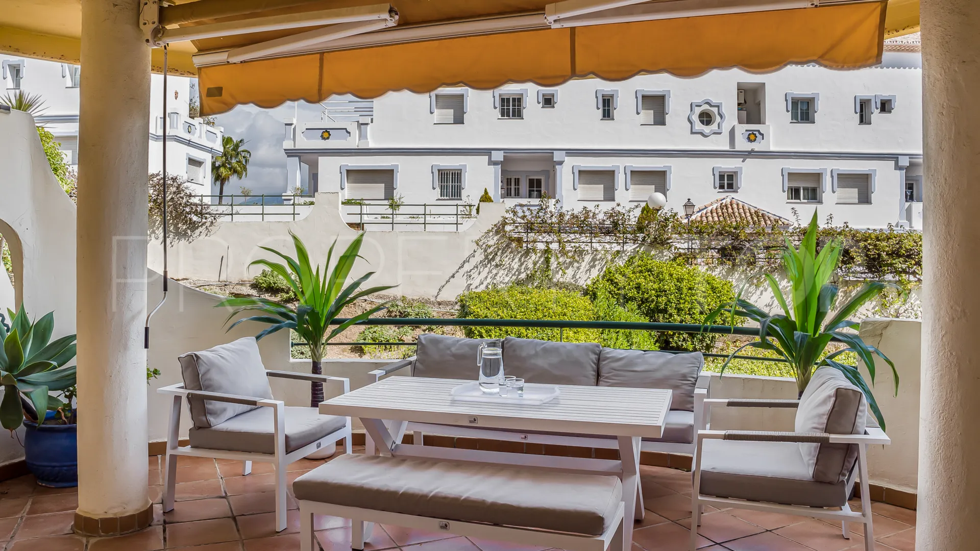 Comprar duplex planta baja de 3 dormitorios en Señorio de Aloha