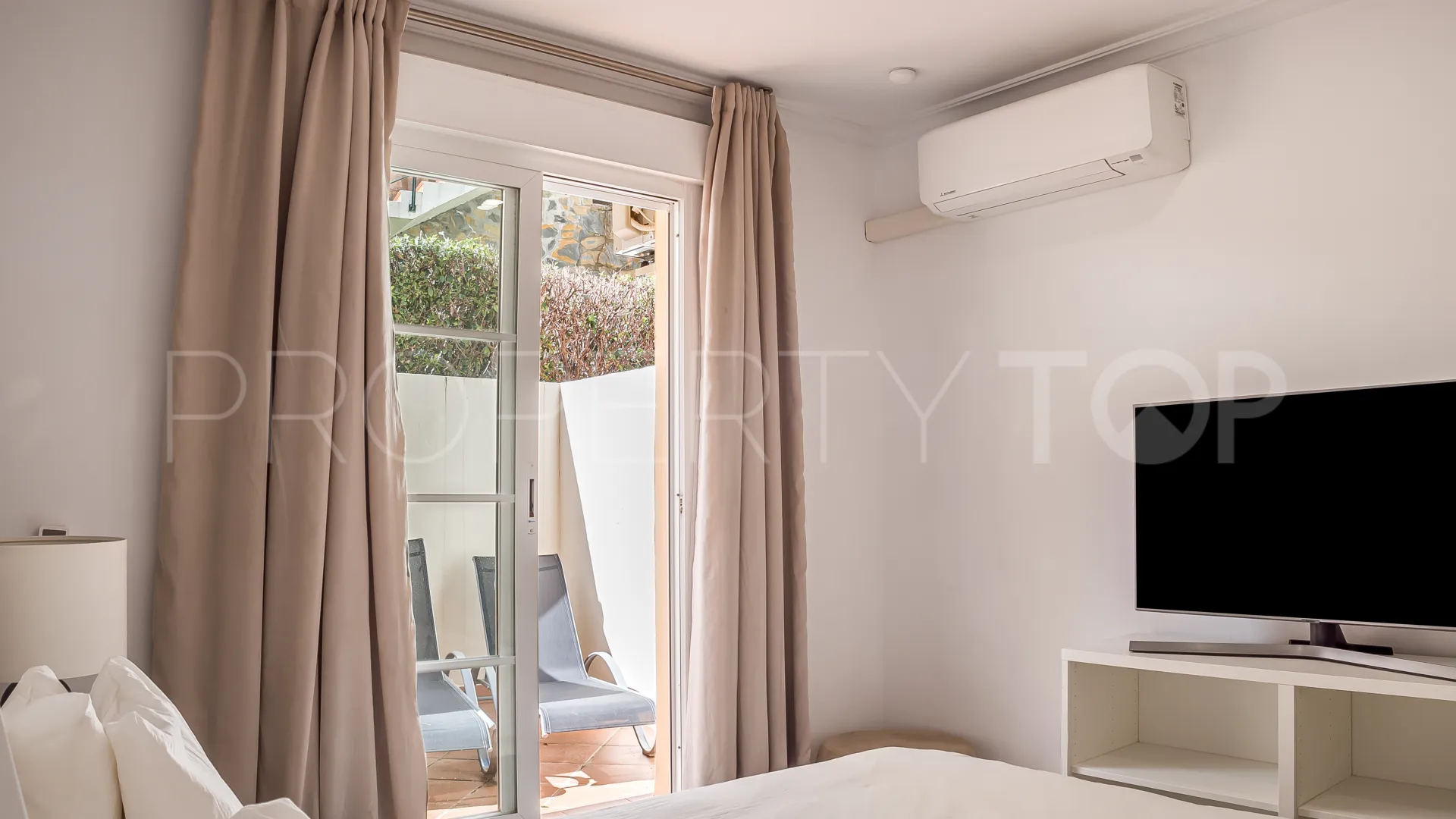 Comprar duplex planta baja de 3 dormitorios en Señorio de Aloha