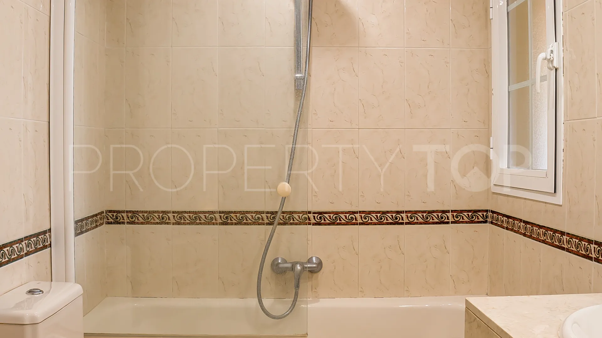 Comprar duplex planta baja de 3 dormitorios en Señorio de Aloha