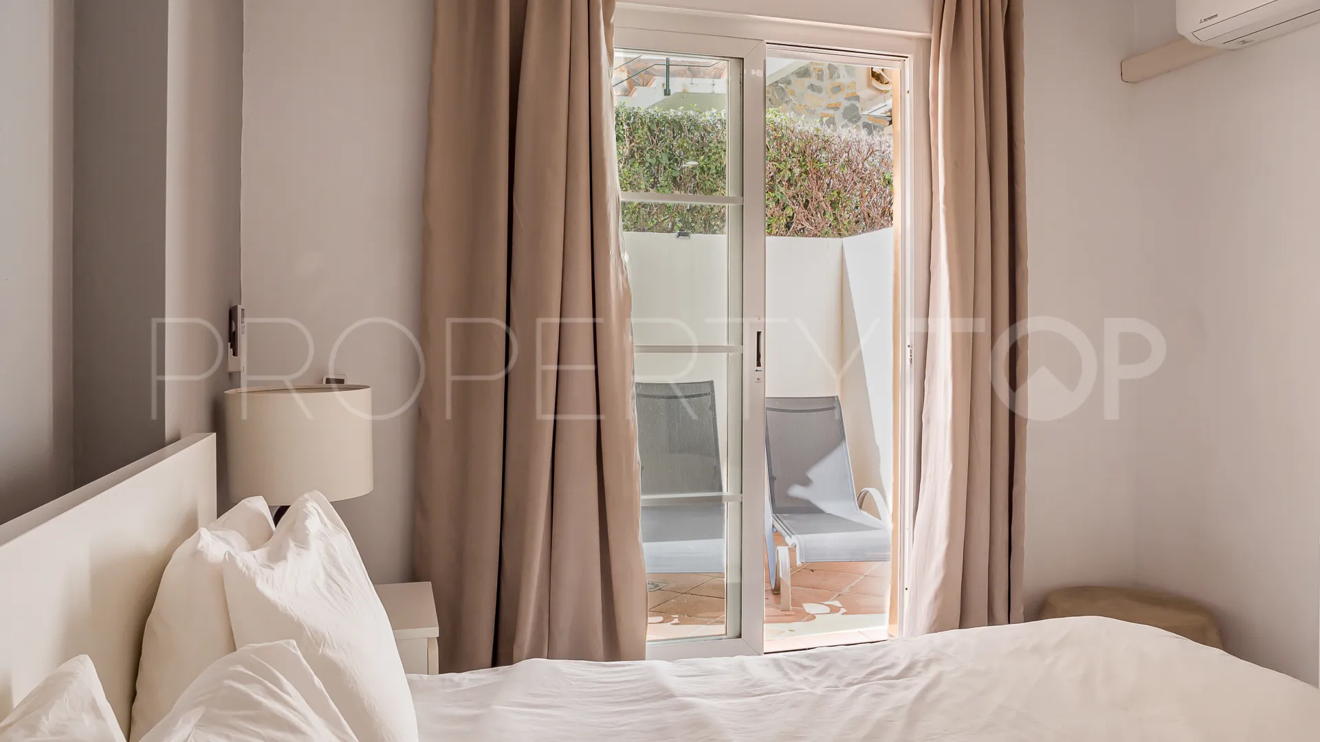 Comprar duplex planta baja de 3 dormitorios en Señorio de Aloha