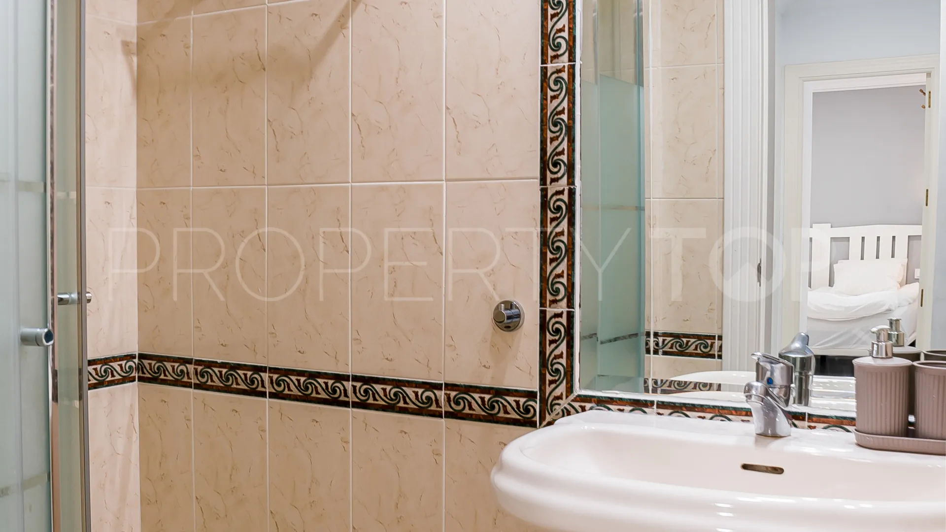 Comprar duplex planta baja de 3 dormitorios en Señorio de Aloha