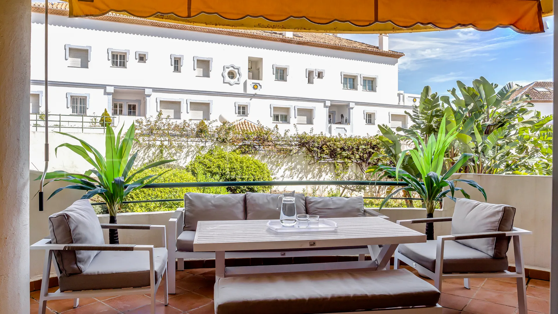 Comprar duplex planta baja de 3 dormitorios en Señorio de Aloha