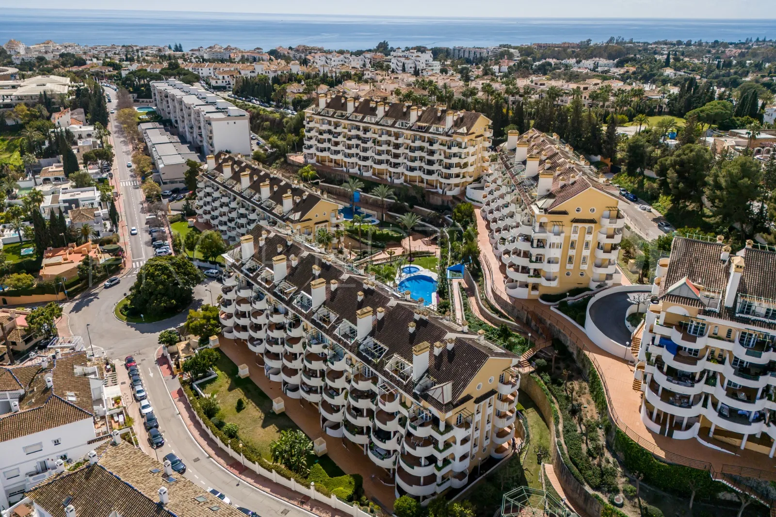 Comprar duplex planta baja de 3 dormitorios en Señorio de Aloha