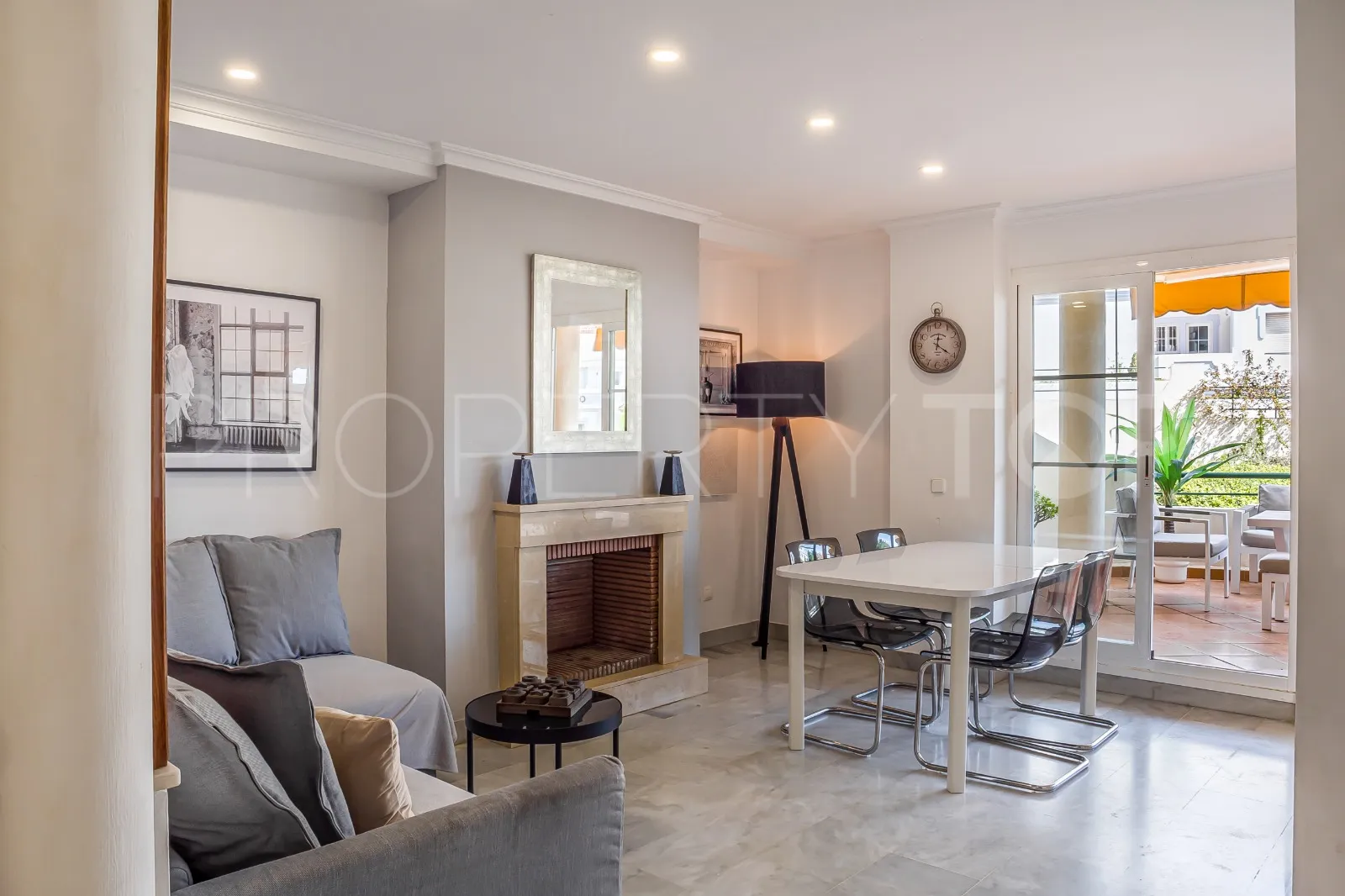 Comprar duplex planta baja de 3 dormitorios en Señorio de Aloha