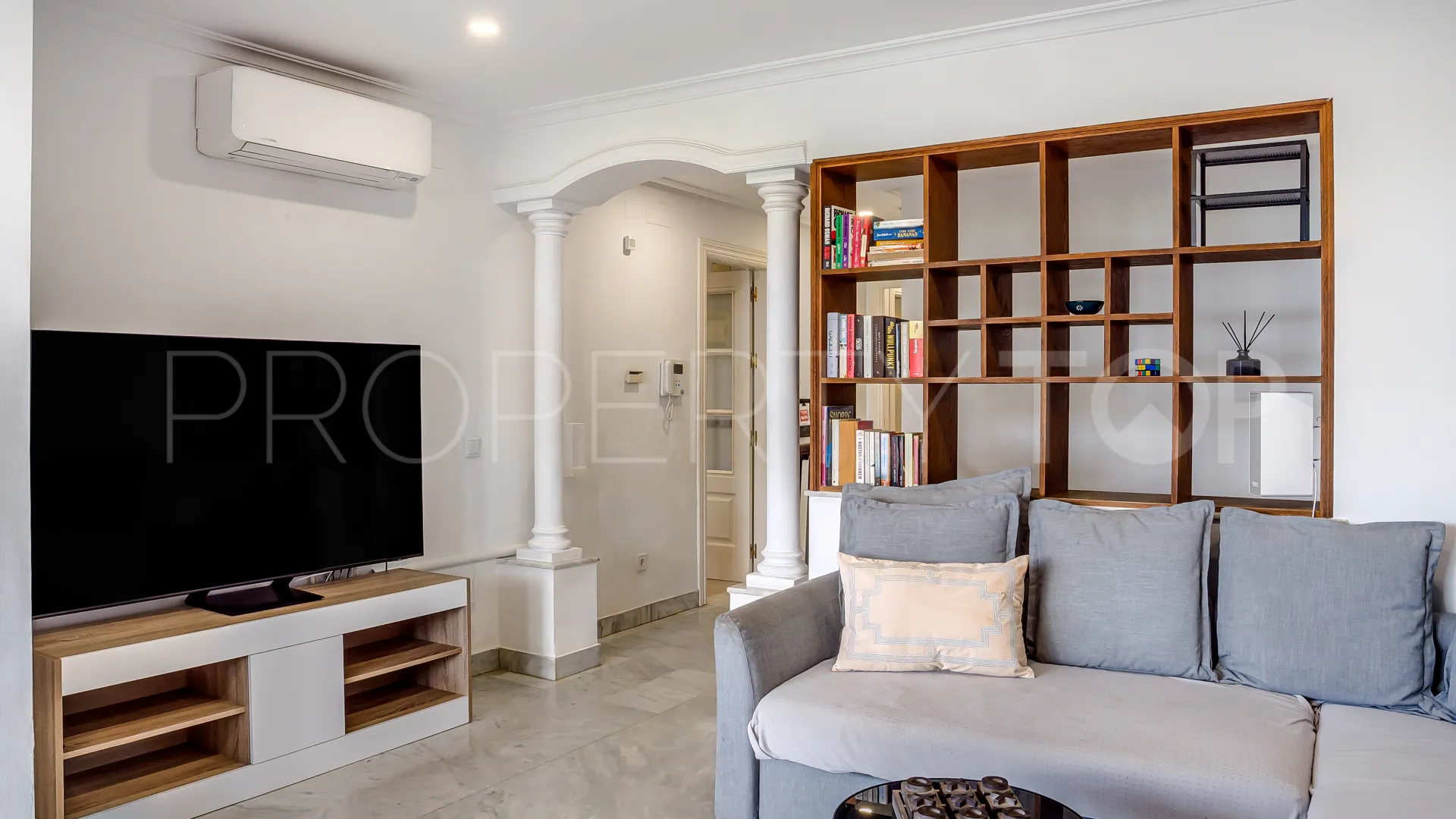 Comprar duplex planta baja de 3 dormitorios en Señorio de Aloha