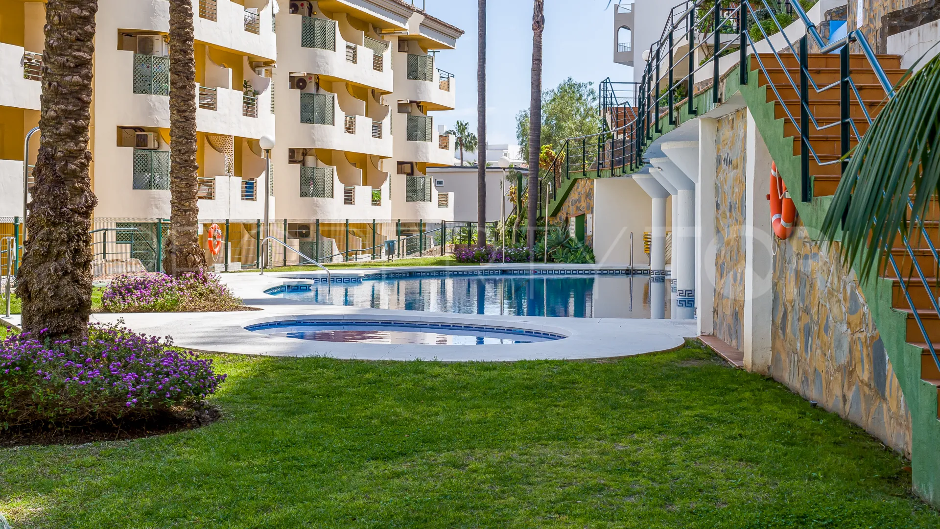 Comprar duplex planta baja de 3 dormitorios en Señorio de Aloha