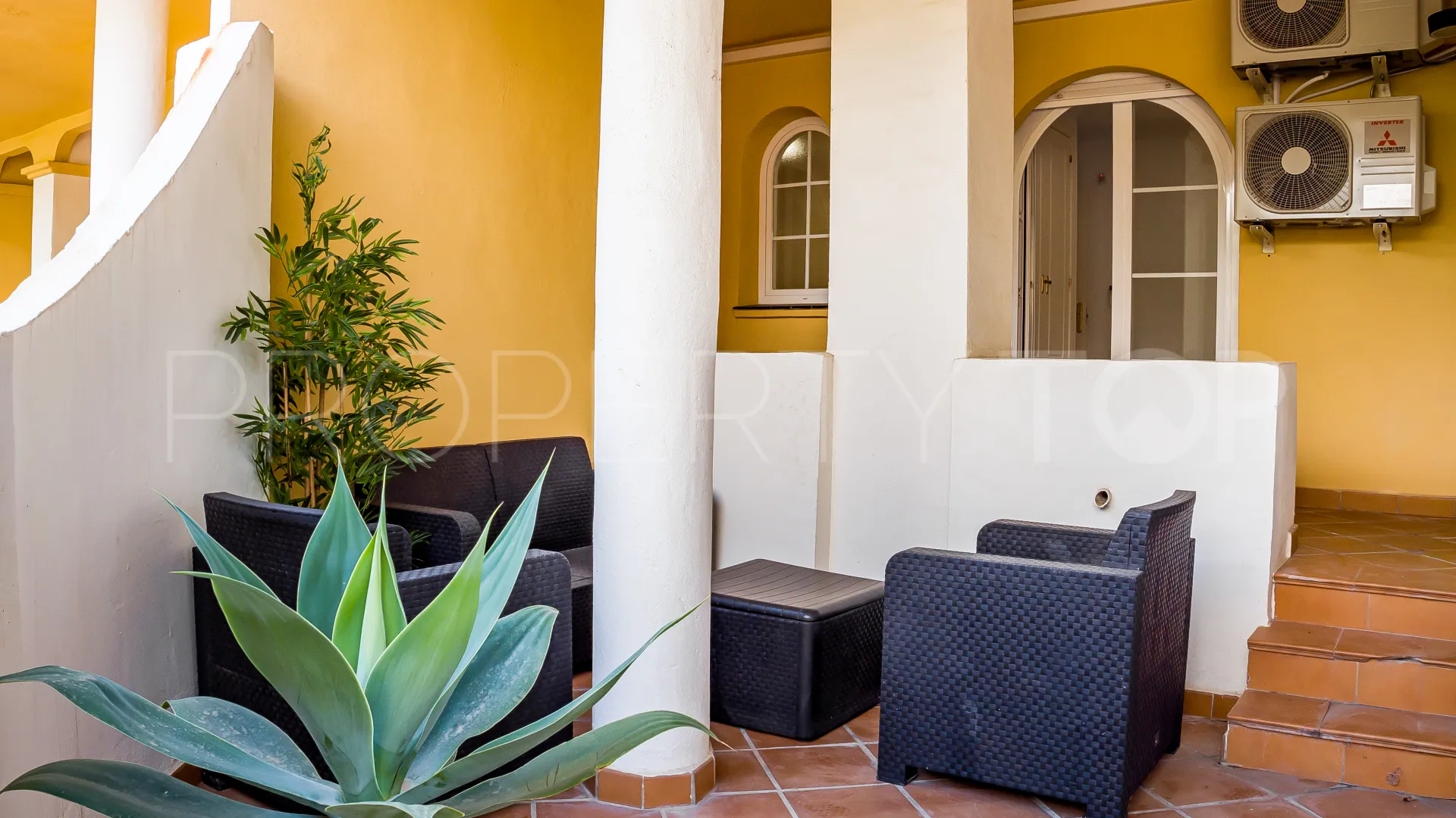 Comprar duplex planta baja de 3 dormitorios en Señorio de Aloha
