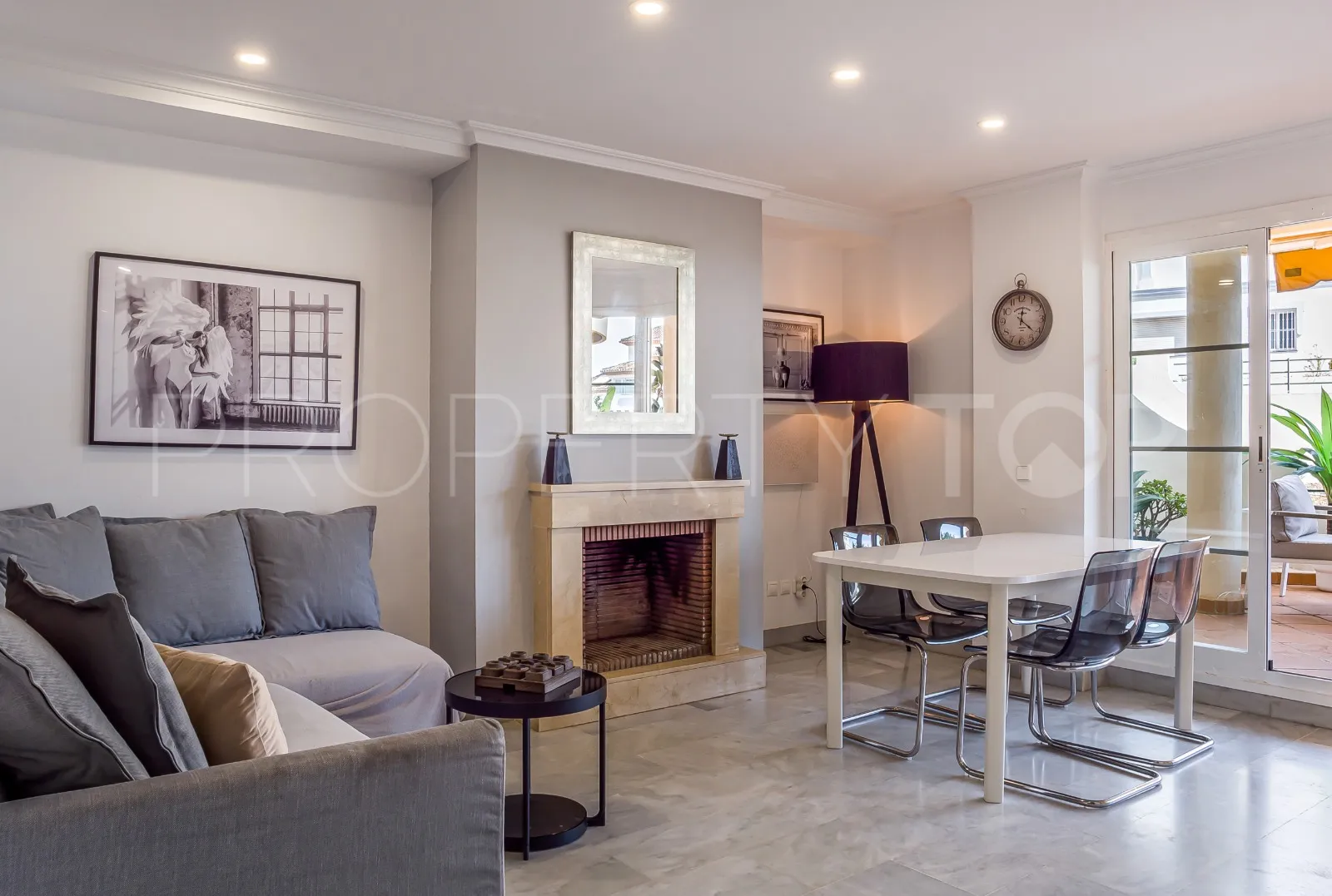 Comprar duplex planta baja de 3 dormitorios en Señorio de Aloha