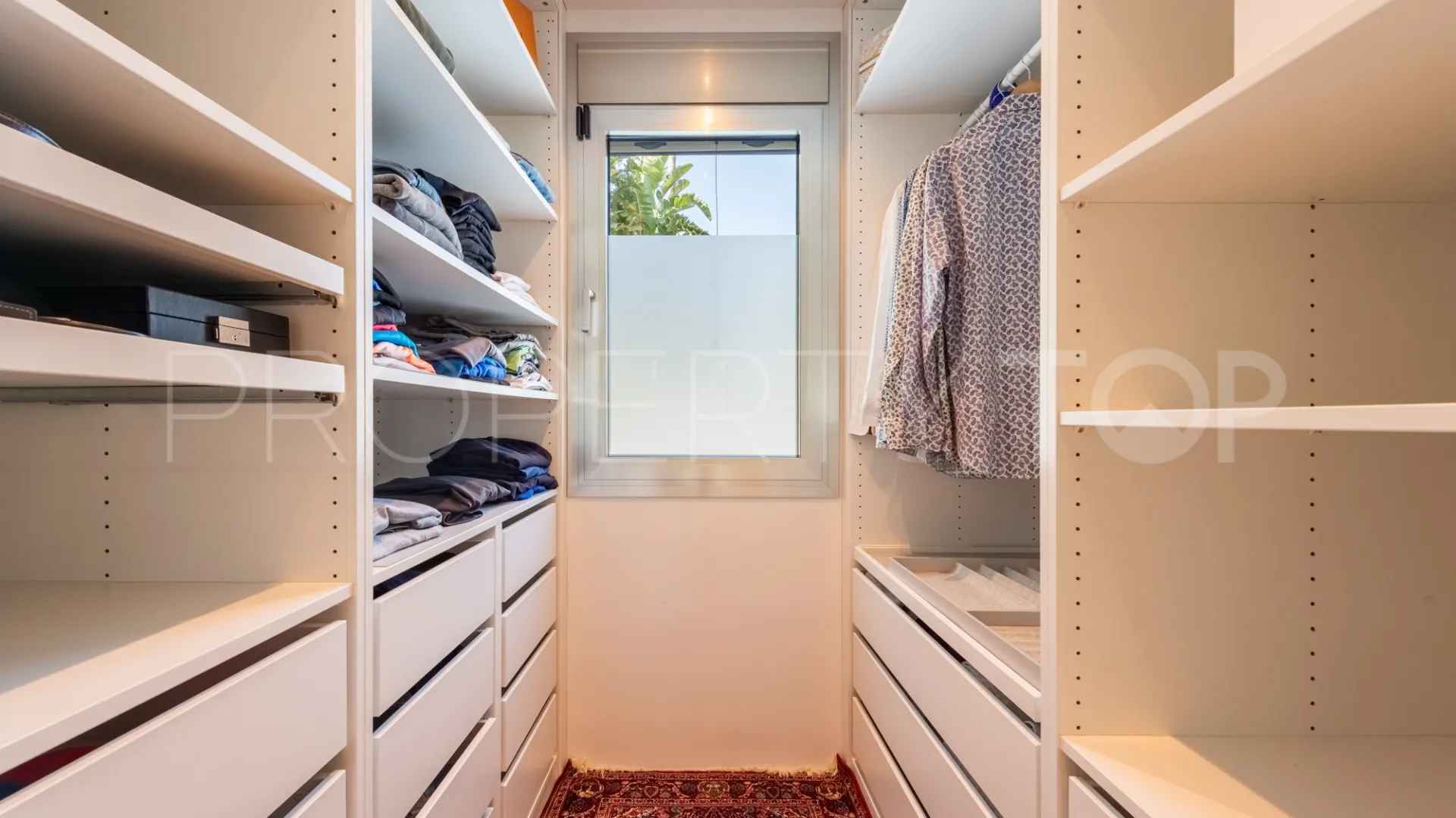 Comprar villa de 4 dormitorios en San Pedro de Alcantara