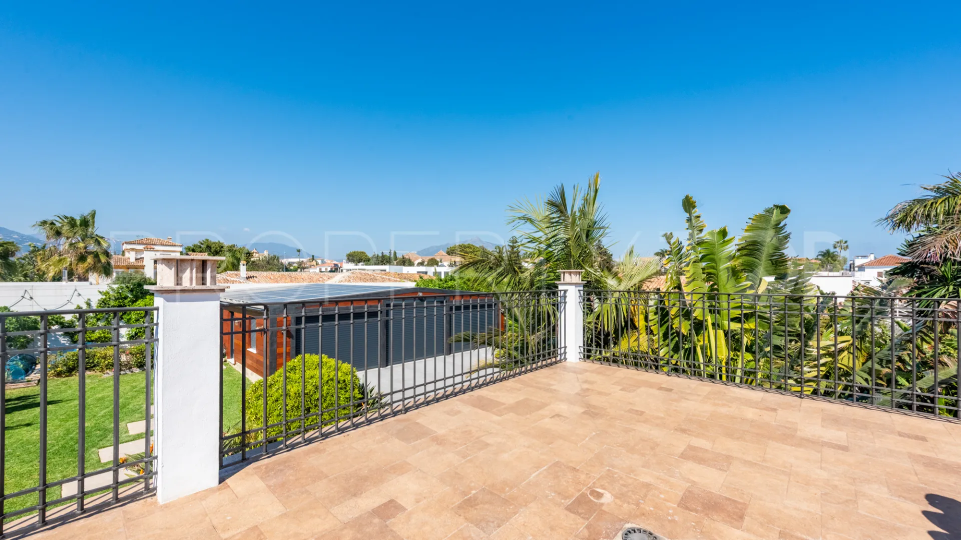 Comprar villa de 4 dormitorios en San Pedro de Alcantara