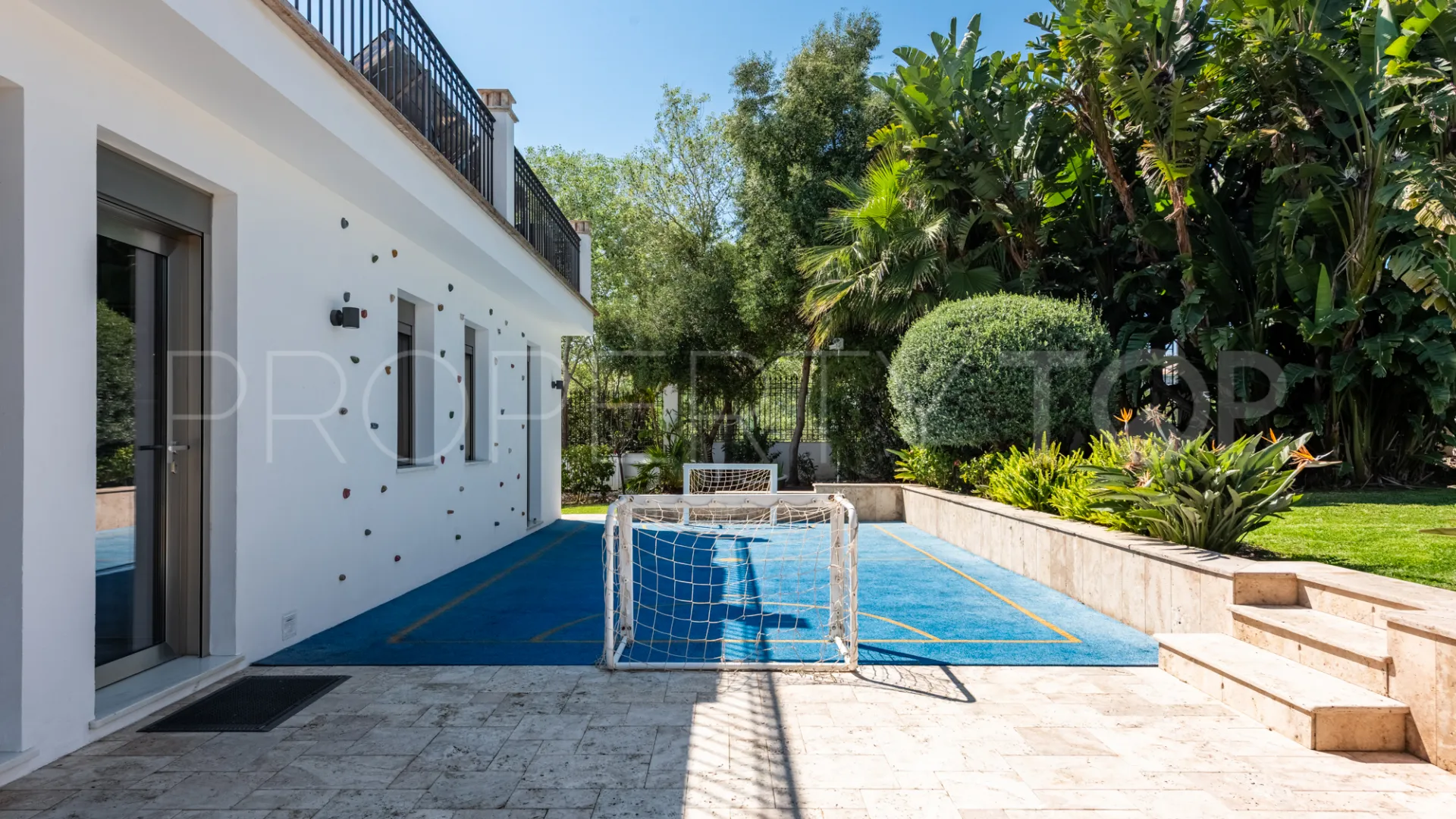Comprar villa de 4 dormitorios en San Pedro de Alcantara